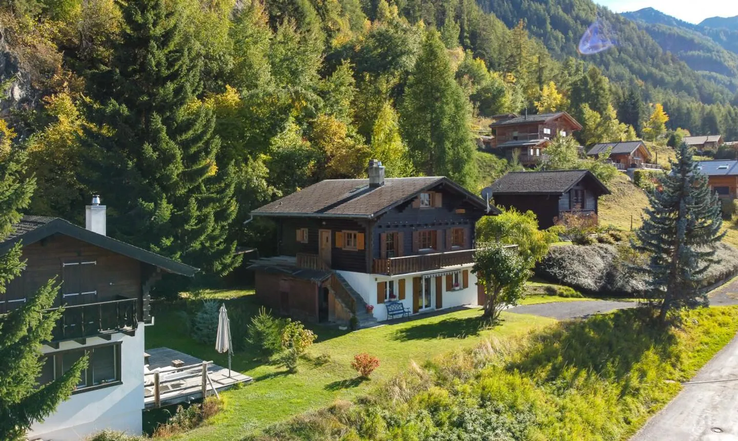 Charmantes Chalet mit Einliegerwohnung - Foto 2 von 11
