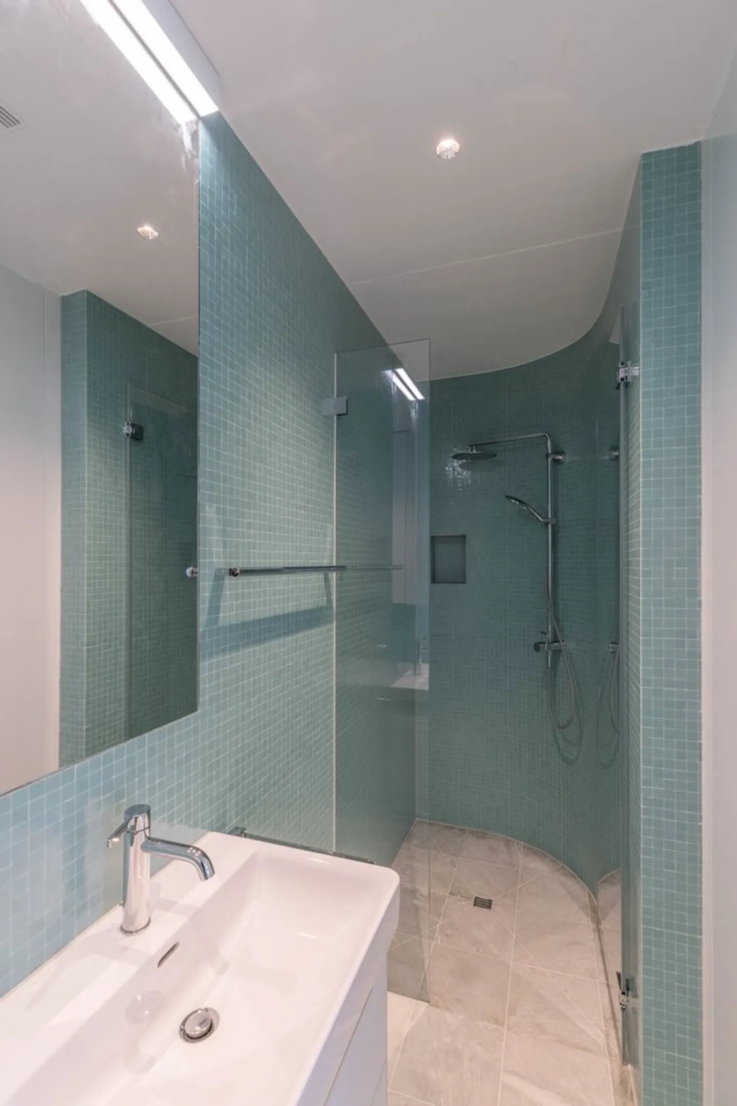 Appartement penthouse exclusif avec jardin sur le toit et vue sur les Alpes à Ringlikon - Photo 11 sur 12