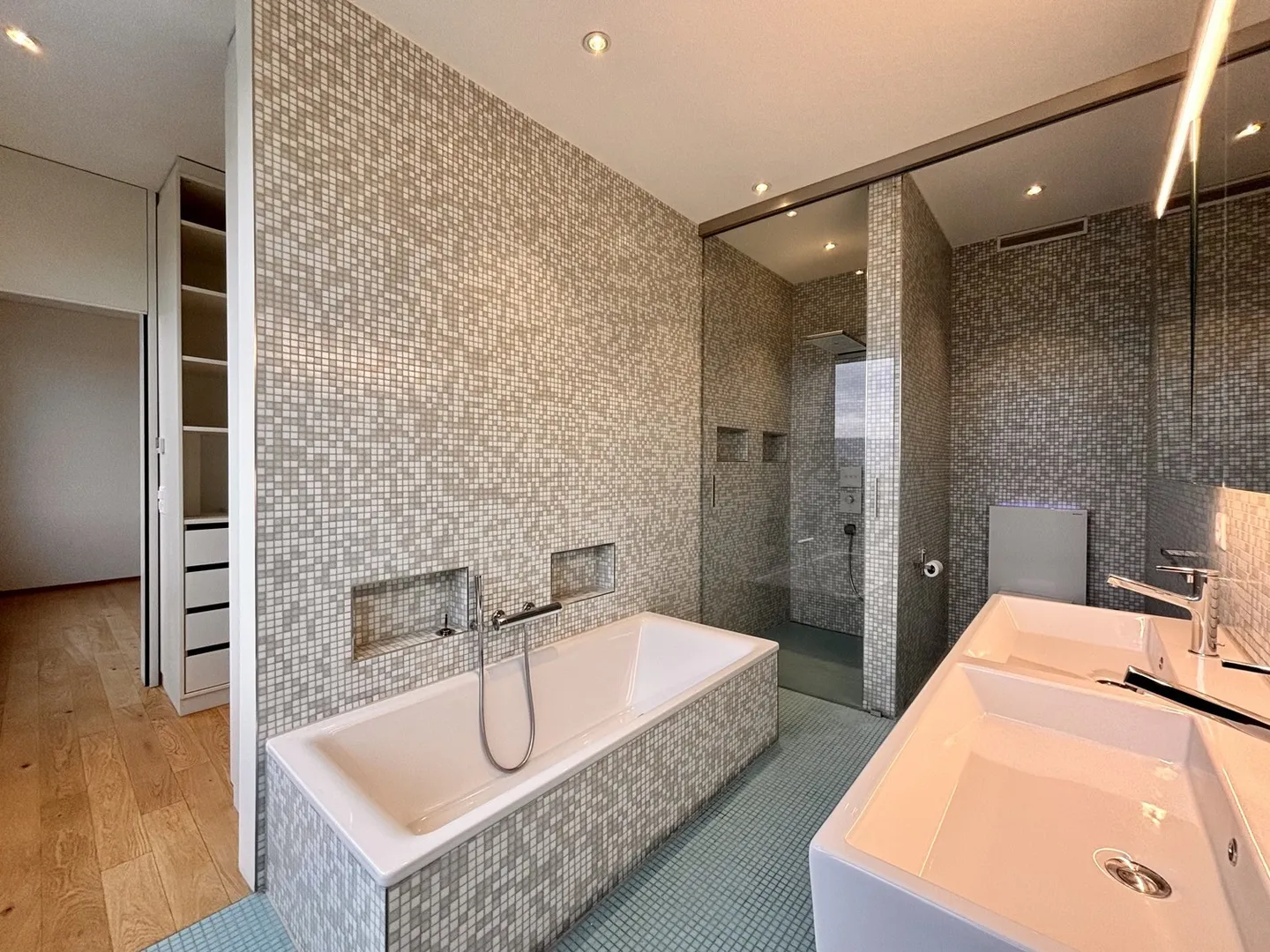 Exklusives Wohnen über den Dächern von Lohn - Foto 5 von 11