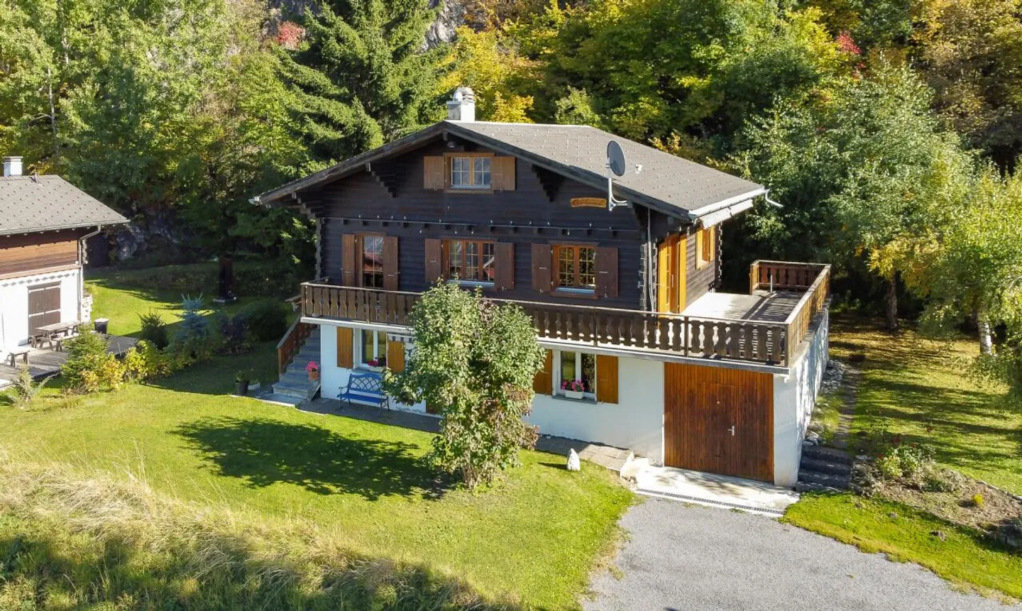 Charmantes Chalet mit Einliegerwohnung - Foto 1 von 11