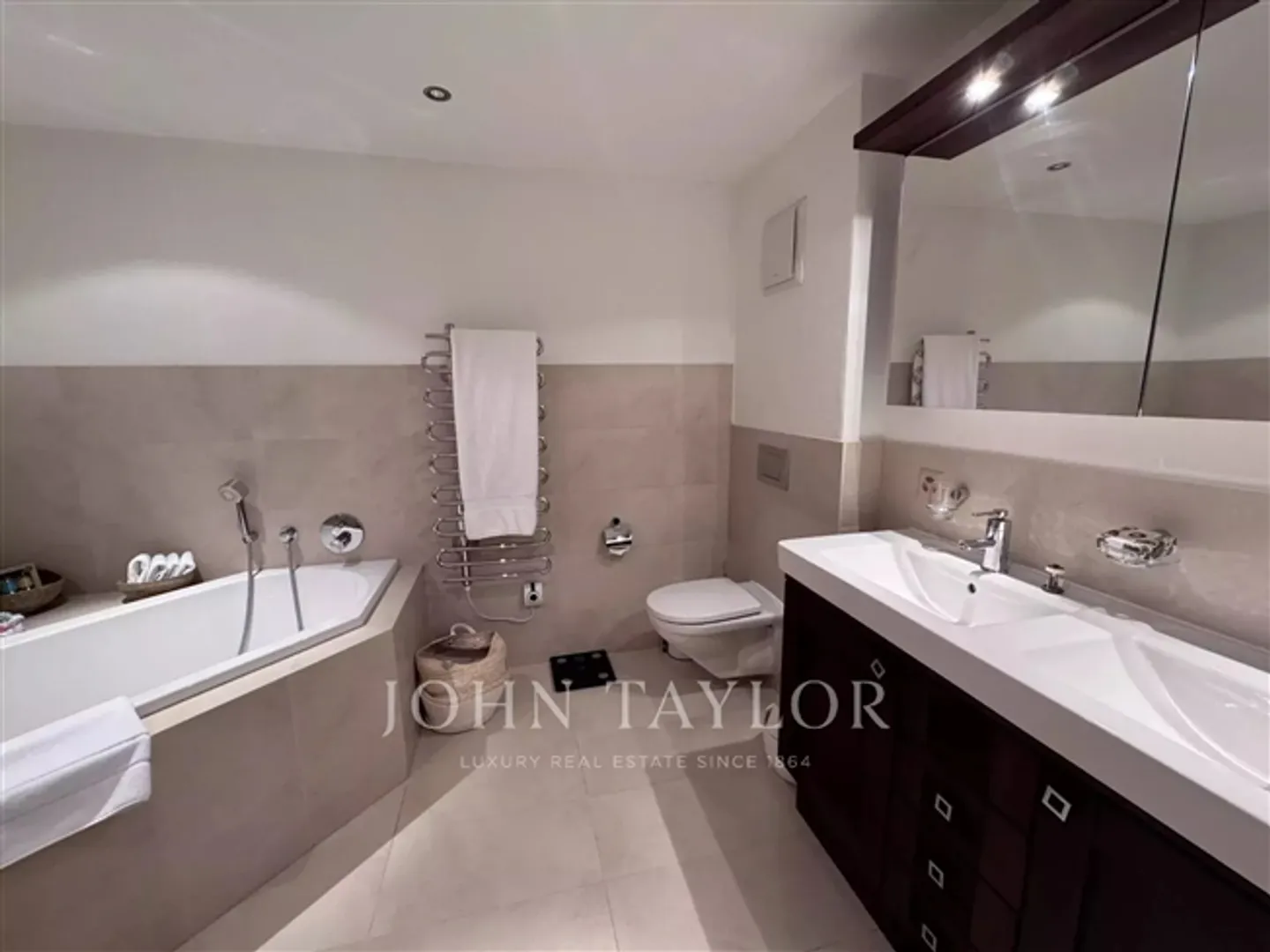 Modern Apartment in Gstaad - Photo 7 of 12