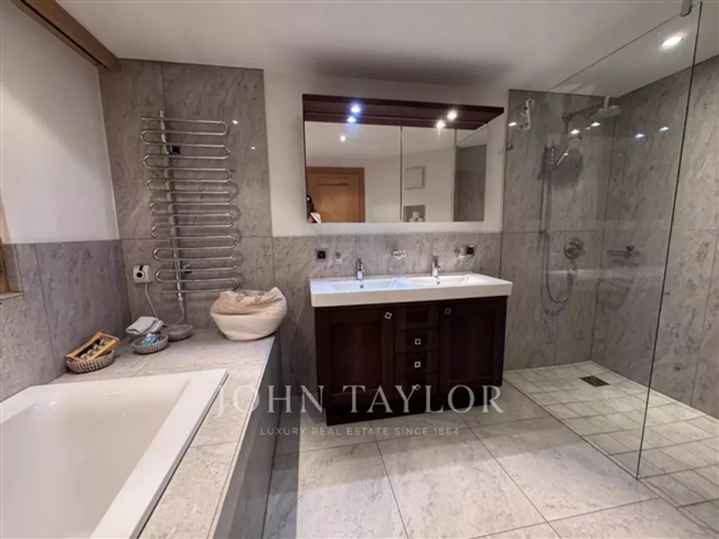 Modern Apartment in Gstaad - Photo 10 of 12