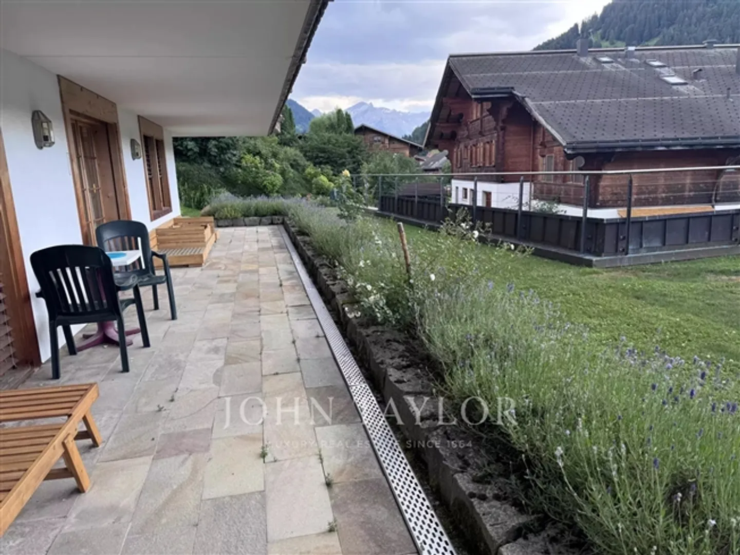 Modern Apartment in Gstaad - Photo 11 of 12