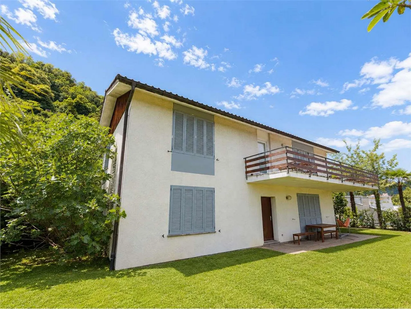 Casa bifamiliare con vista libera e grande potenziale di sviluppo - Foto 3 di 13