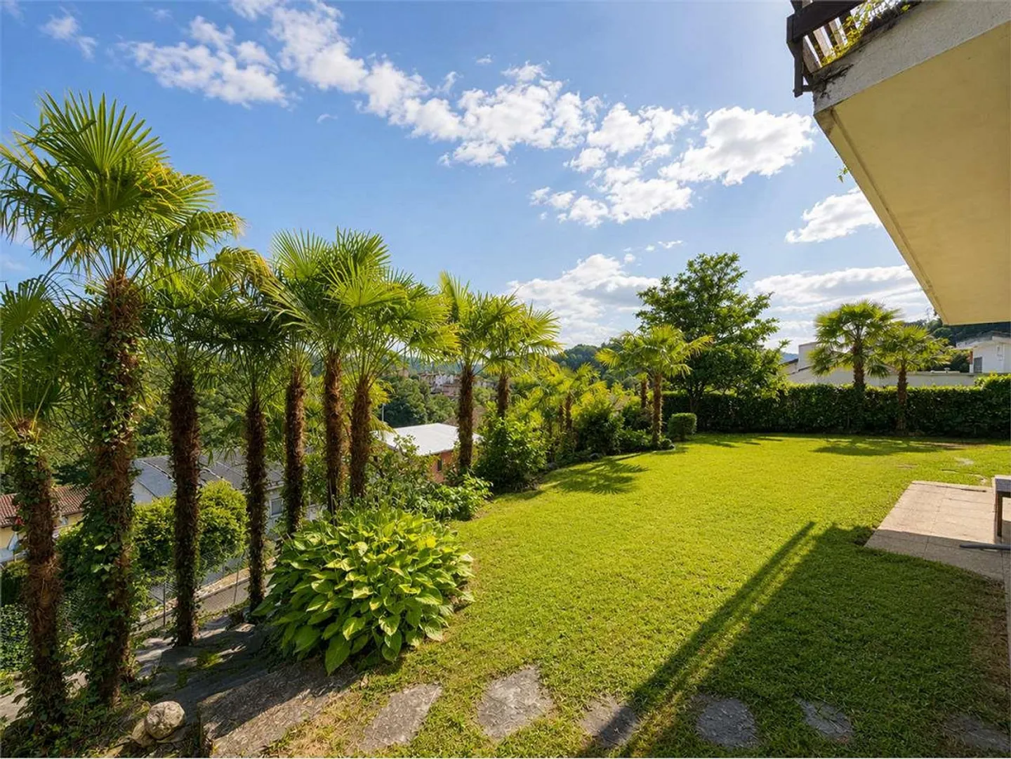 Casa bifamiliare con vista libera e grande potenziale di sviluppo - Foto 4 di 13
