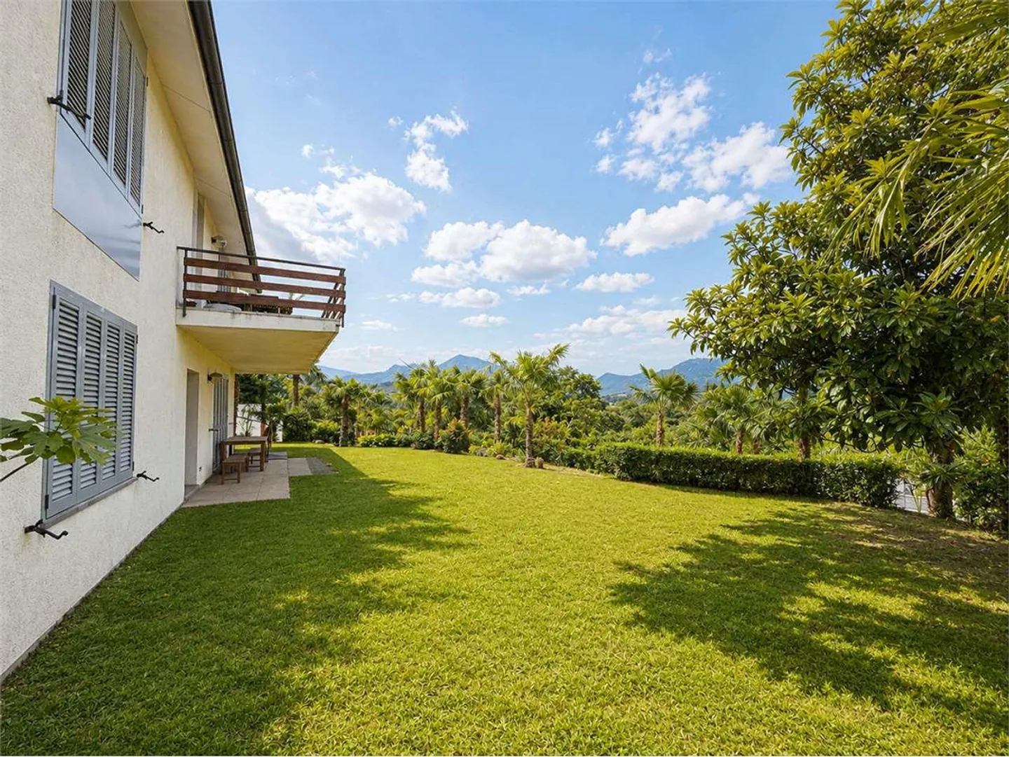 Casa bifamiliare con vista libera e grande potenziale di sviluppo - Foto 5 di 13