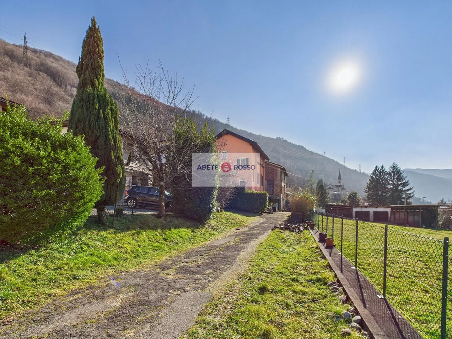 Casa familiare con terreno - Foto 14 di 16