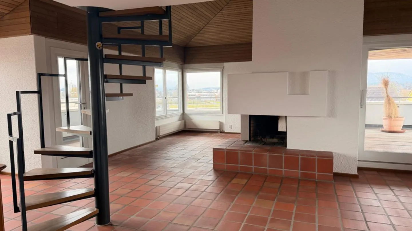 Plan d'étage spacieux avec vue dégagée - Photo 2 sur 9