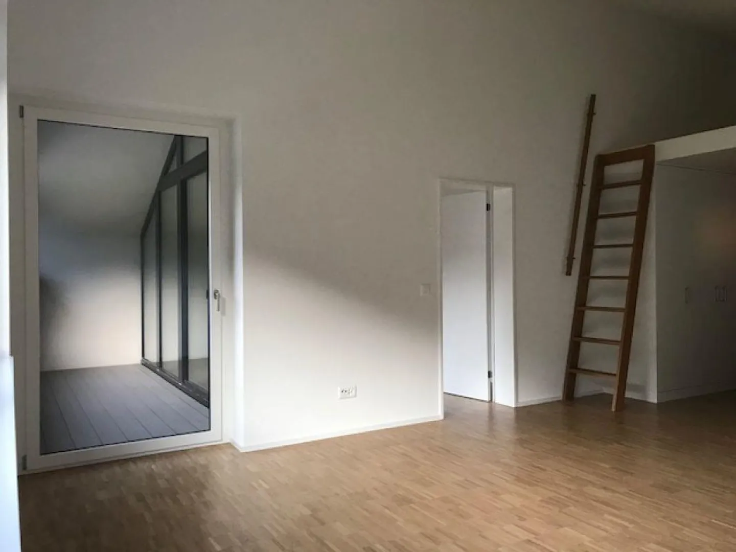 coole 2.5 Zimmer-Dachwohnung - Photo 2 sur 9