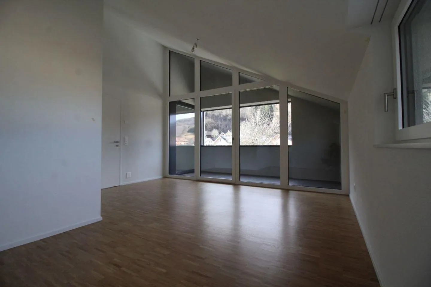 coole 2.5 Zimmer-Dachwohnung - Photo 4 sur 9