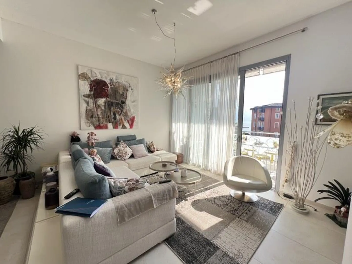 Elegant penthouse, large sunny terrace with lake view - Photo 4 of 13