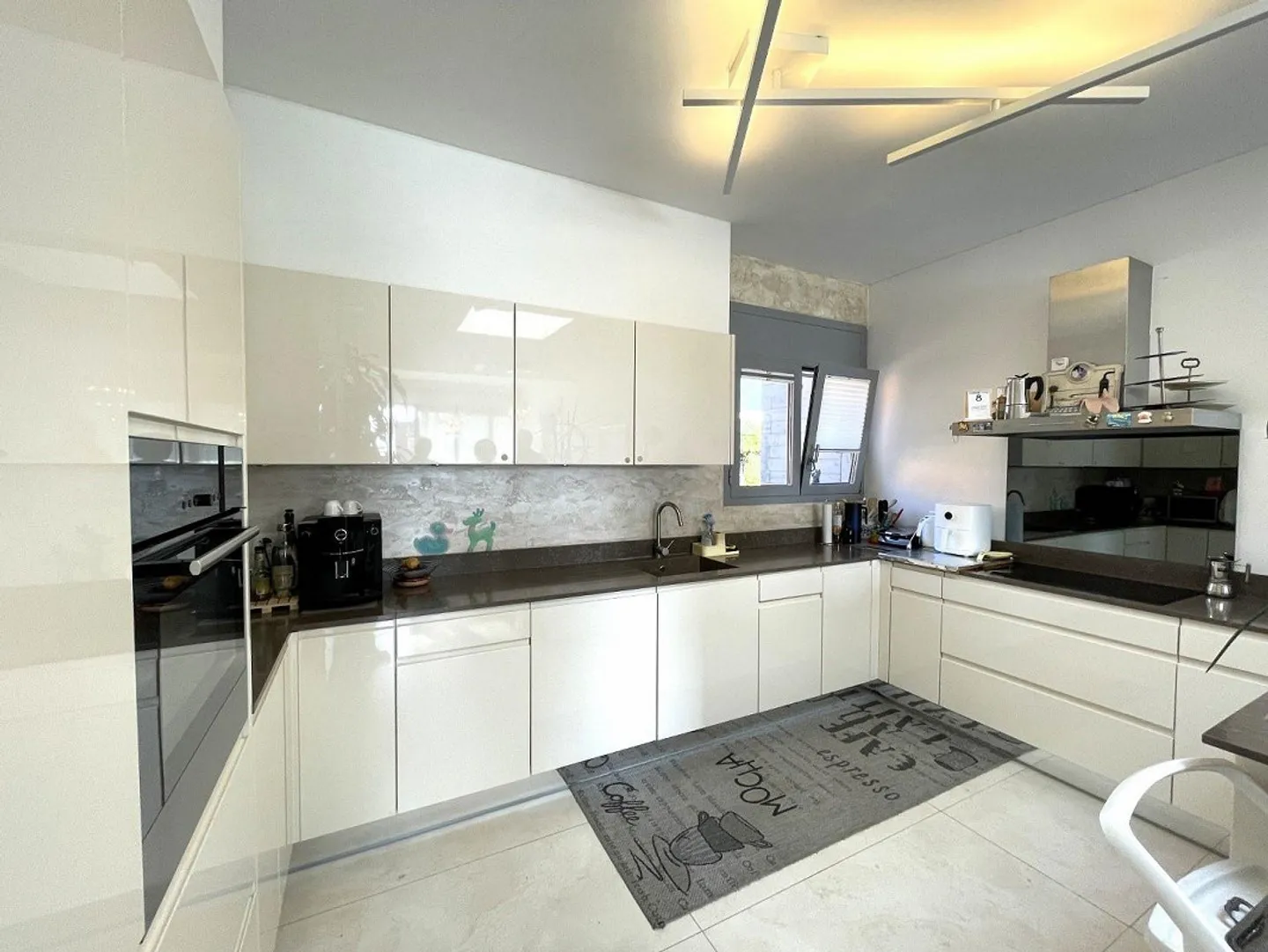 Elegant penthouse, large sunny terrace with lake view - Photo 5 of 13
