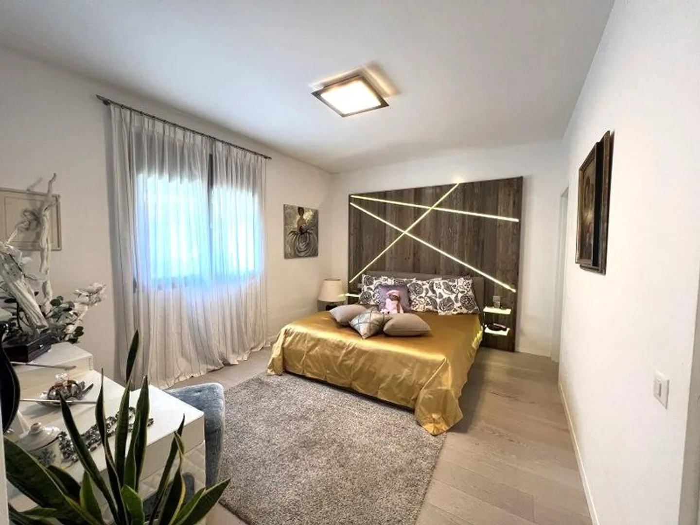 Elegant penthouse, large sunny terrace with lake view - Photo 9 of 13