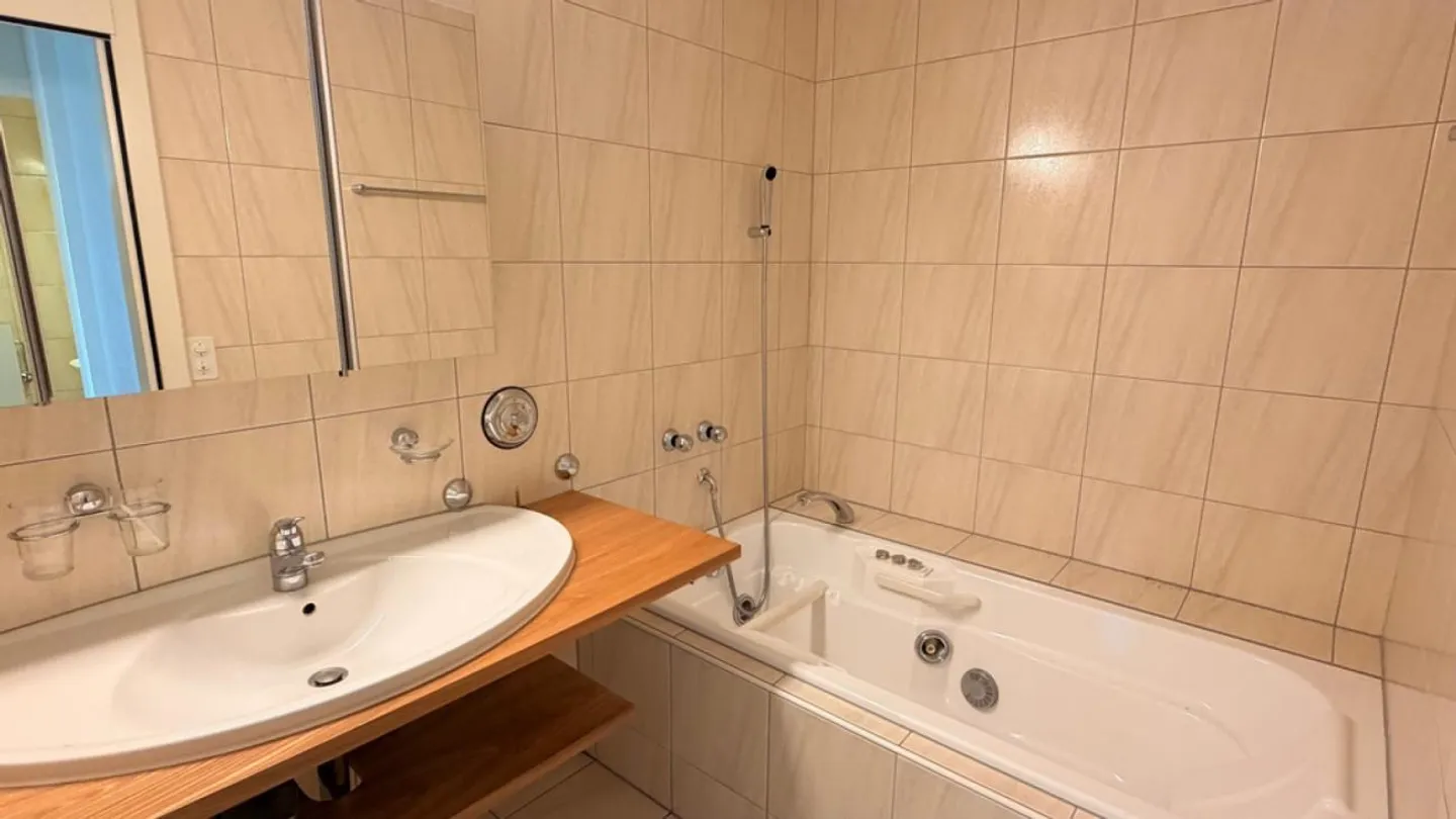 Plan d'étage spacieux avec vue dégagée - Photo 6 sur 9