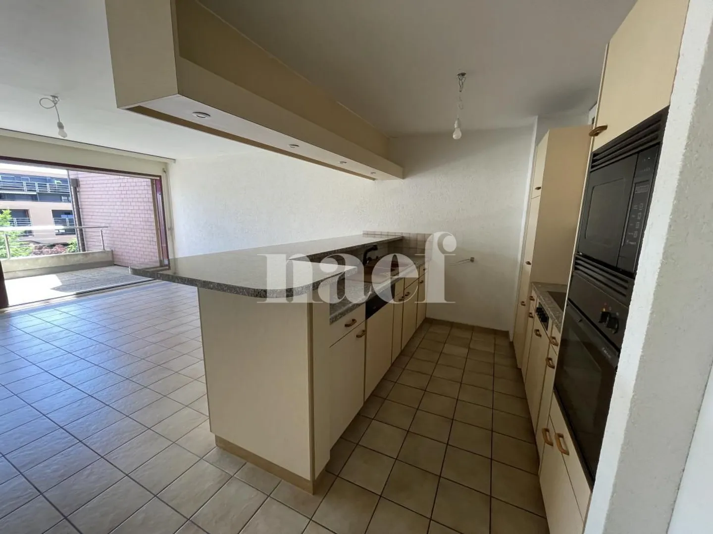 Spazioso appartamento di 2 stanze al 2° piano con grande balcone - Foto 2 di 5