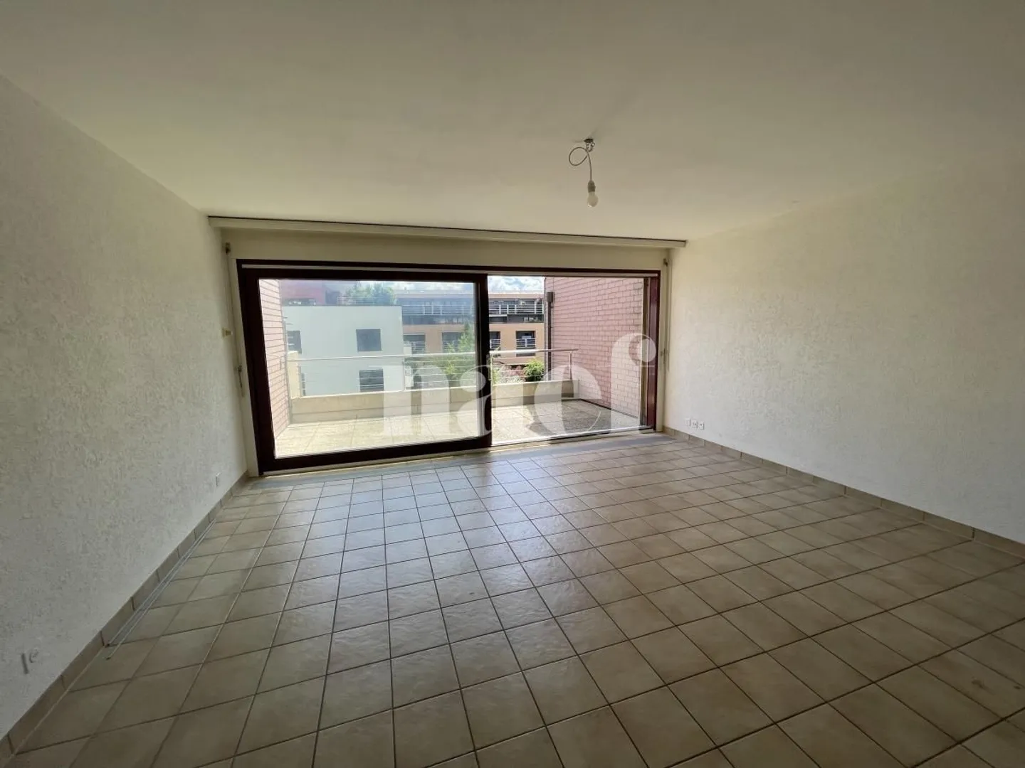 Spazioso appartamento di 2 stanze al 2° piano con grande balcone - Foto 3 di 5