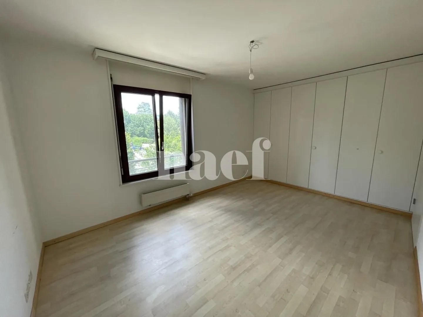 Spazioso appartamento di 2 stanze al 2° piano con grande balcone - Foto 4 di 5