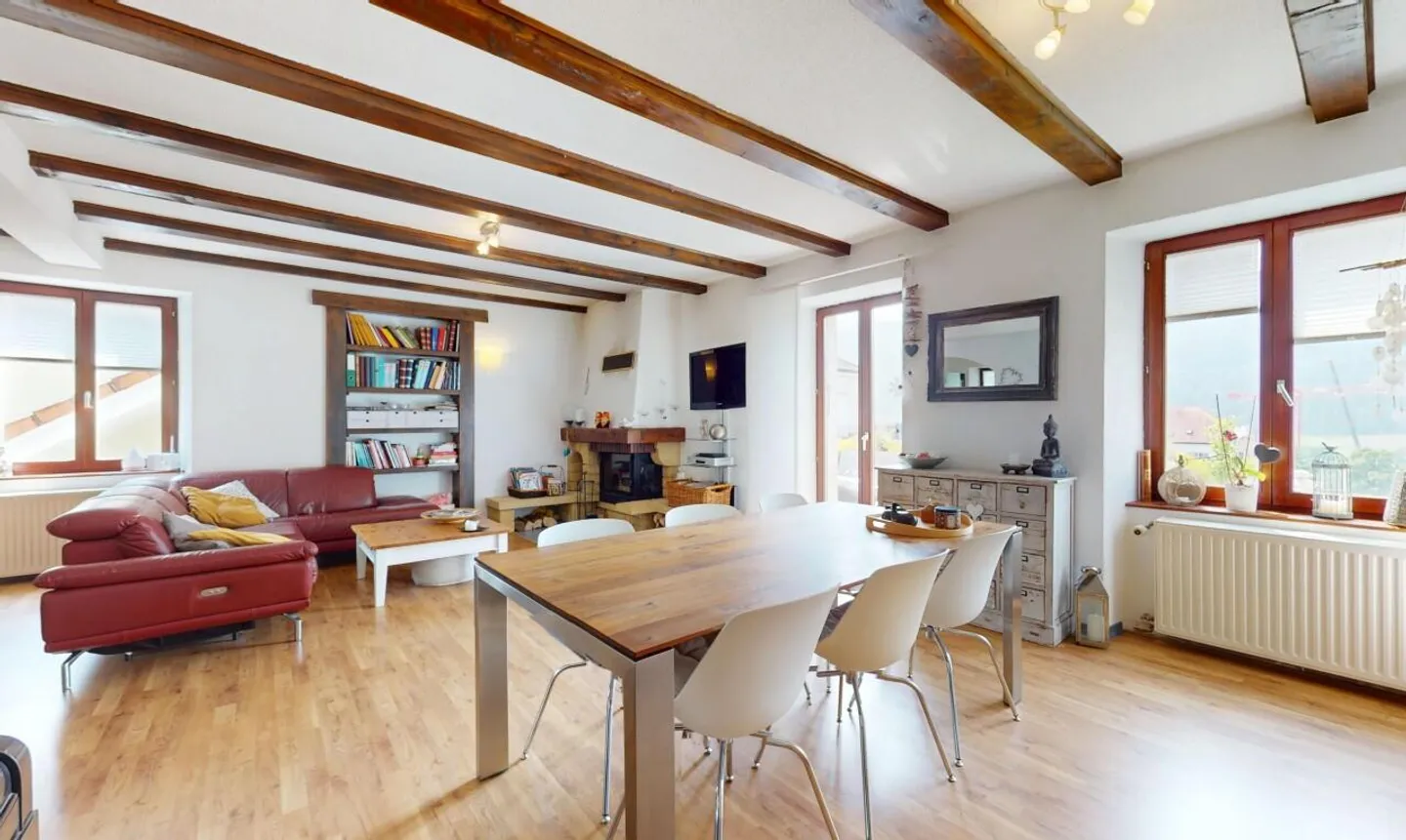 Large house with two apartments + separate offices and garages - Photo 3 of 11