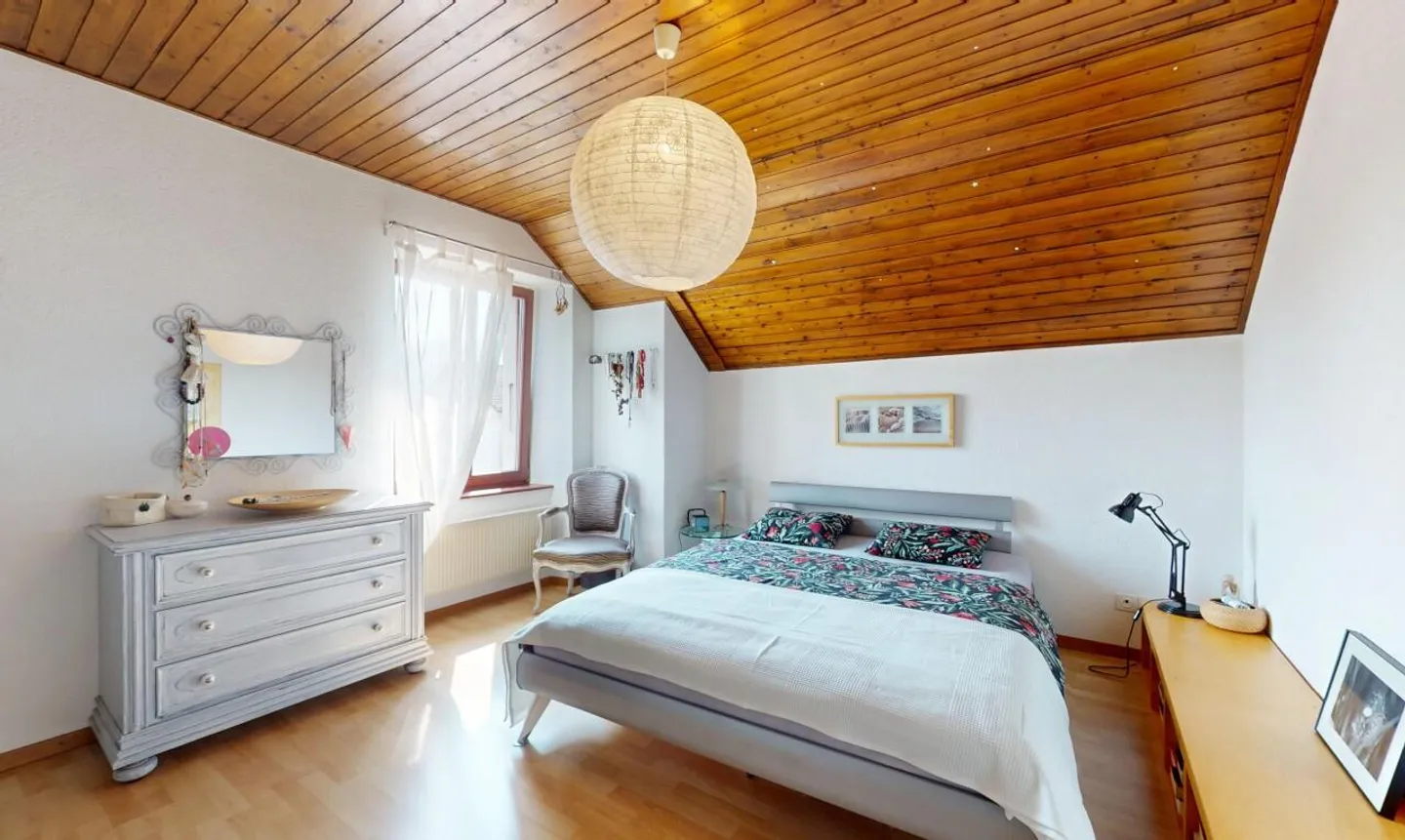 Large house with two apartments + separate offices and garages - Photo 7 of 11
