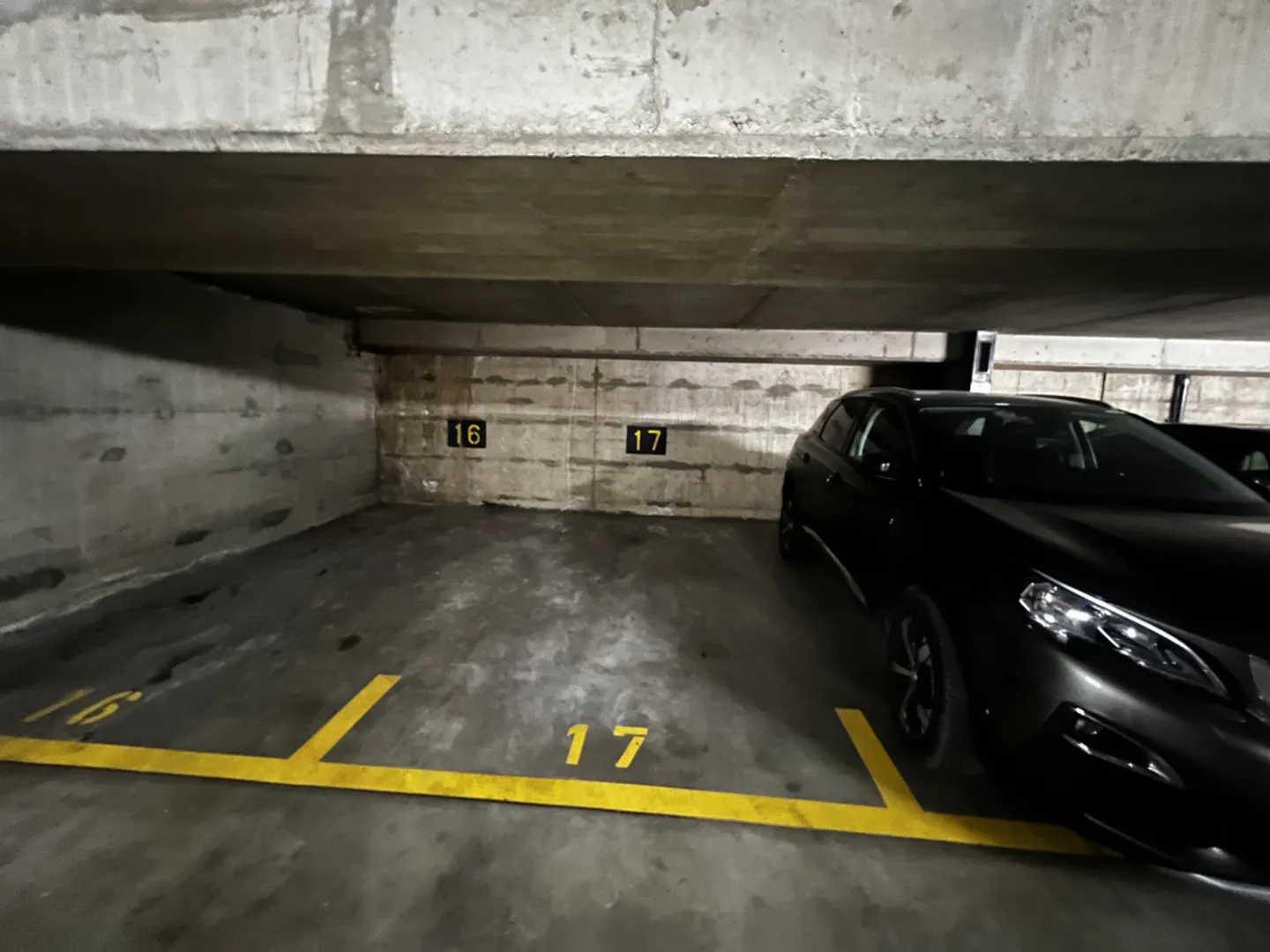 Unterirdischer Parkplatz - Foto 2 von 2