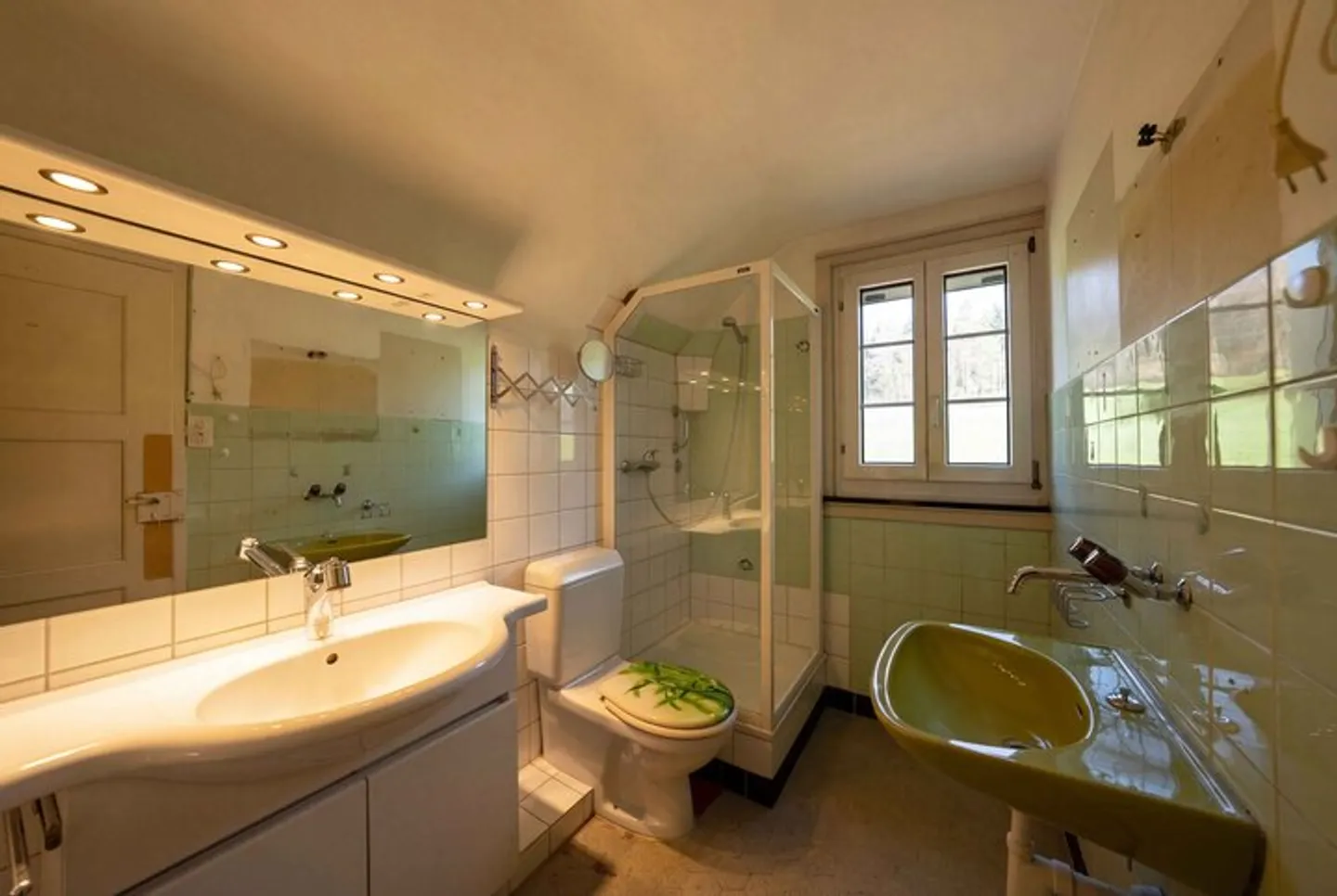 Charming 4.5 Room Single Family House with Great Potential and Various Outbuildings - Photo 5 of 9
