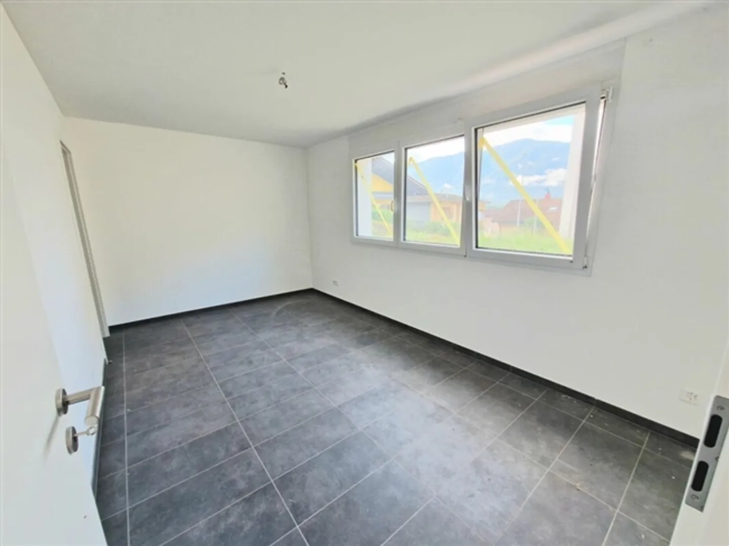 FOR SALE IN CUGNASCO - NEW 5.5-ROOM SINGLE-FAMILY HOUSE WITH PRIVATE GARDEN - Photo 4 of 20