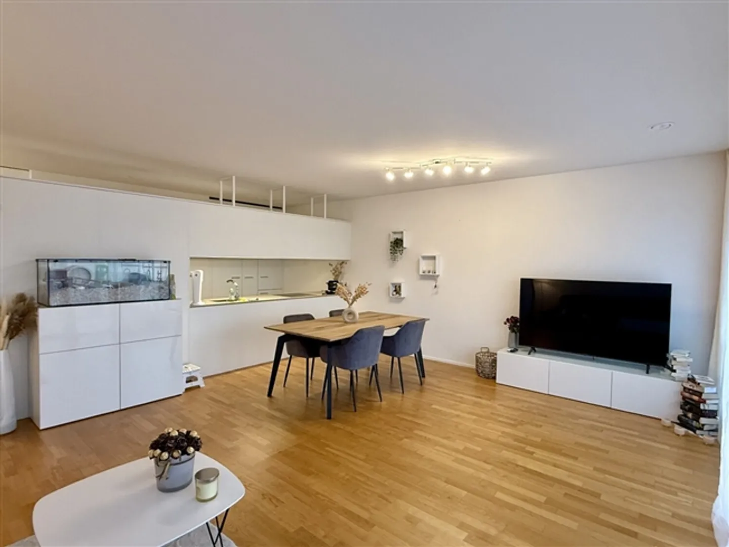 APPARTEMENT 2½ PIÈCES À EMMEN (LU), MEUBLÉ, TEMPORAIRE - Photo 1 sur 8