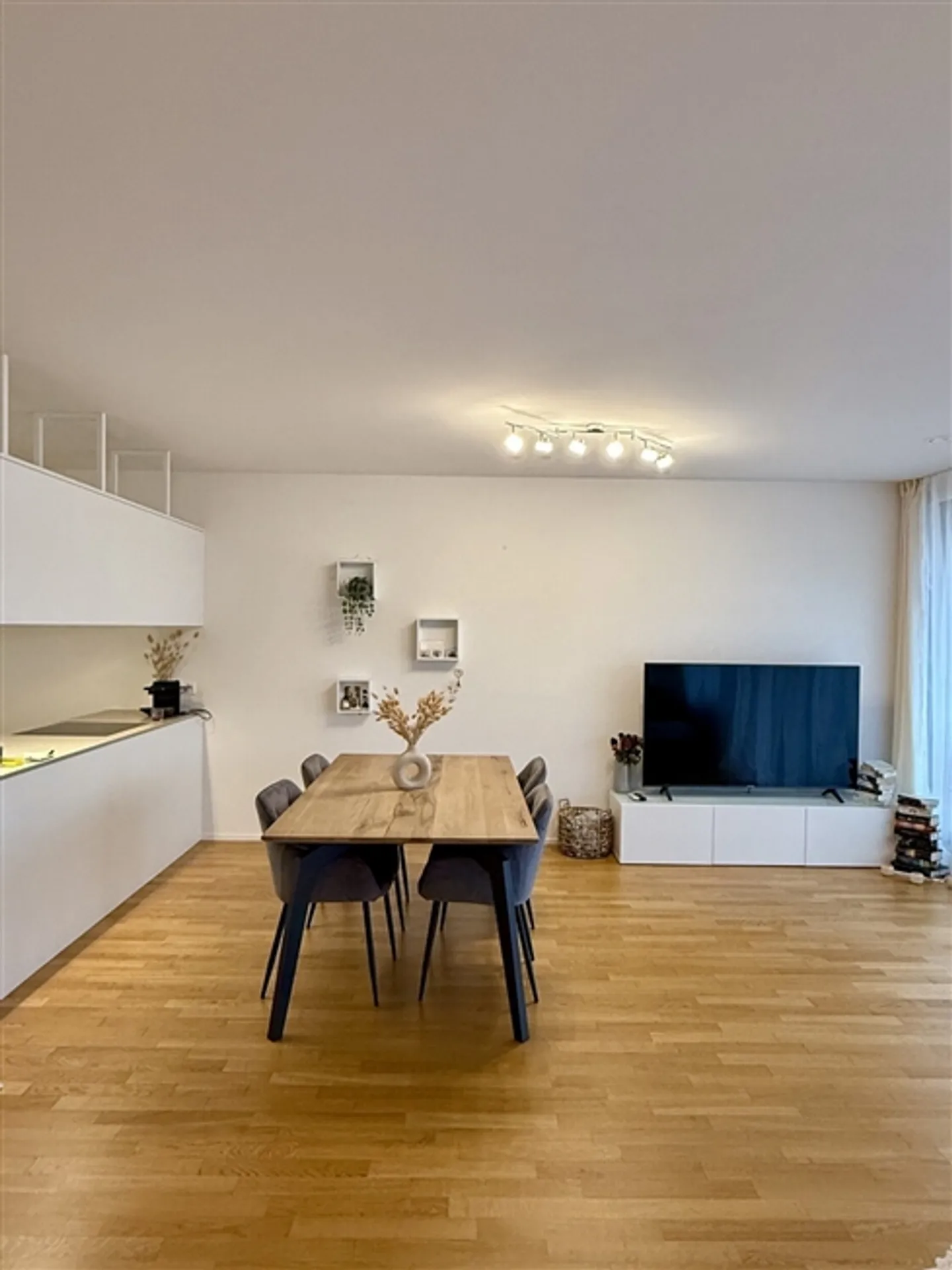 APPARTEMENT 2½ PIÈCES À EMMEN (LU), MEUBLÉ, TEMPORAIRE - Photo 3 sur 8