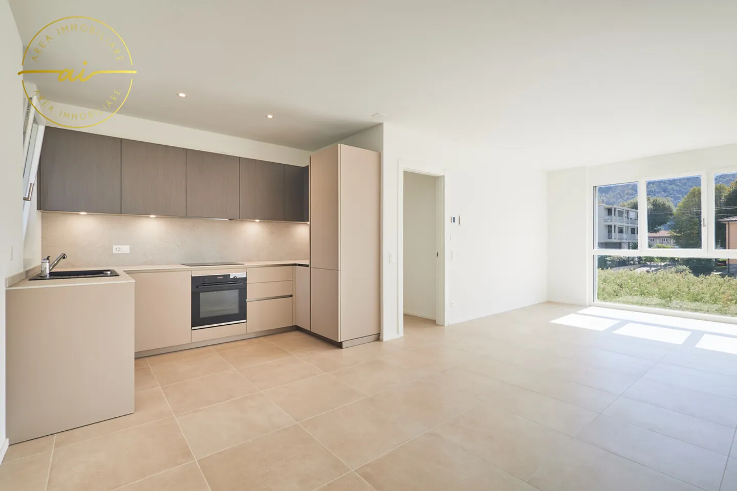 3,5-ZIMMER-WOHNUNG MIT WUNDERSCHÖNER TERRASSE IN BALERNA - Foto 2 von 5