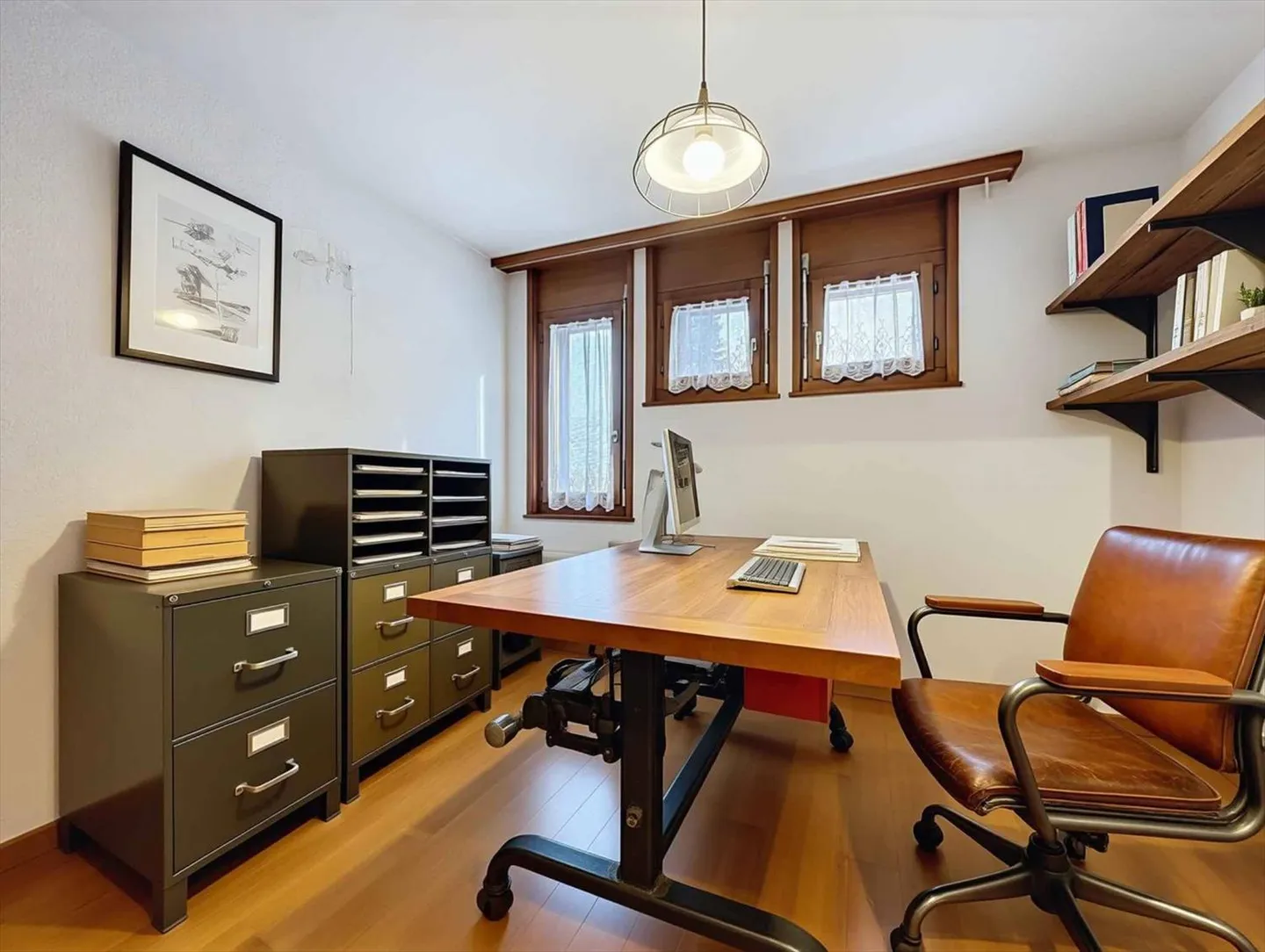 Casa a schiera con potenziale in un ambiente residenziale e familiare - Foto 3 di 9