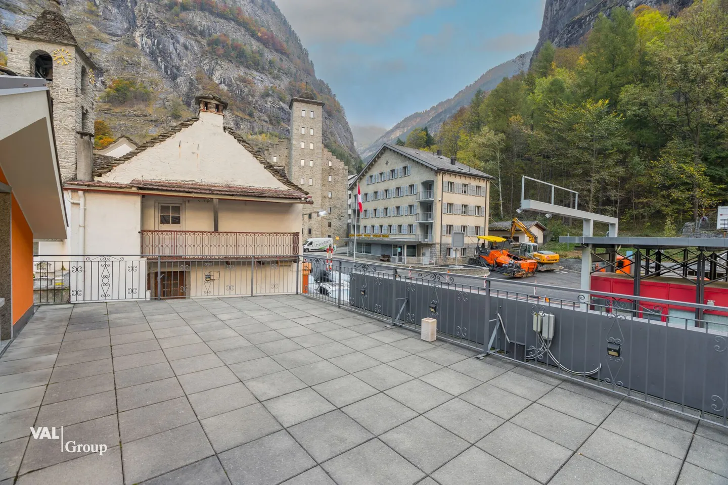 Charmantes Wohn- / Geschäftshaus in Gondo - vielseitig nutzbar und ruhig gelegen - Foto 8 von 11