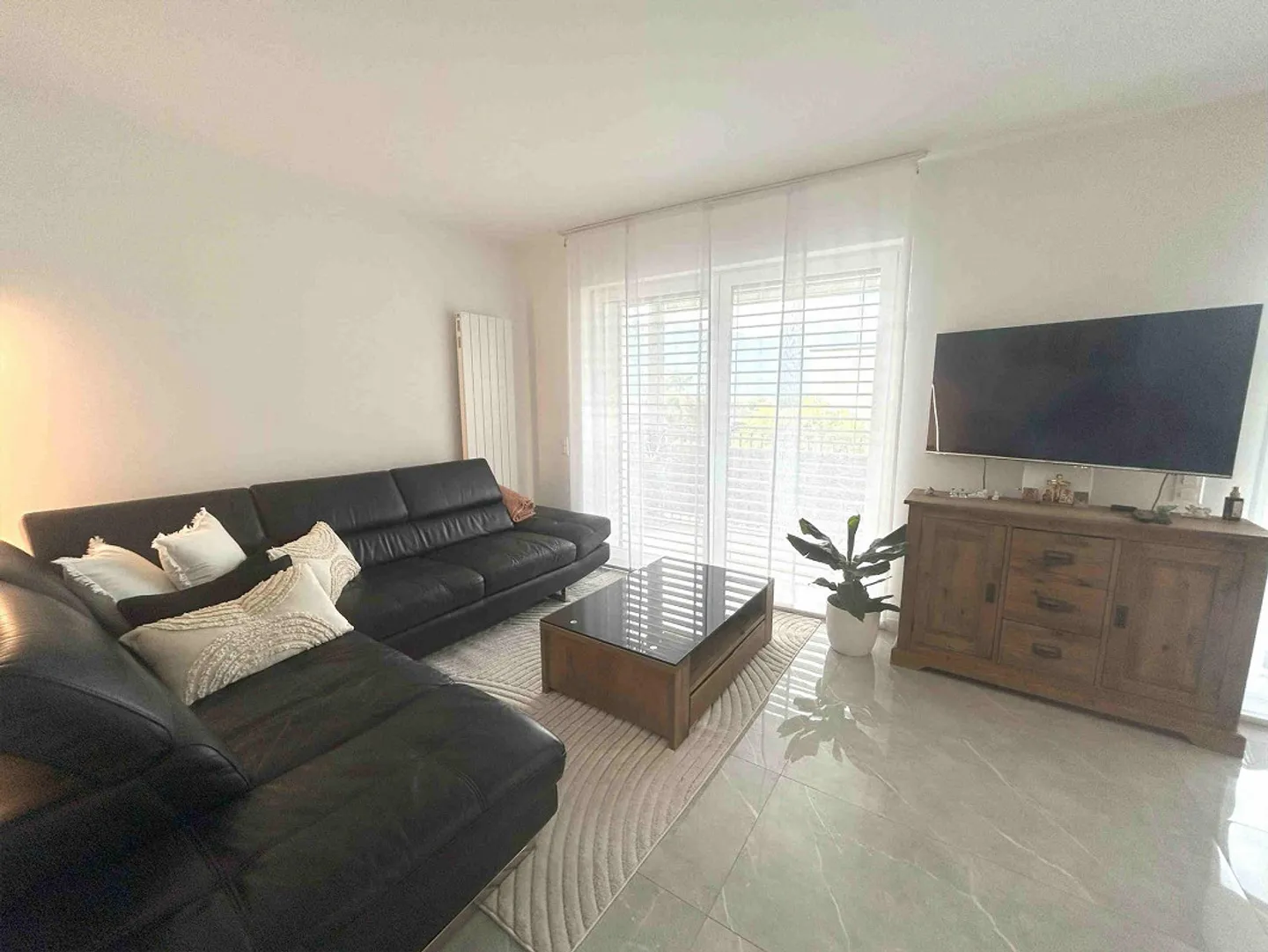 Elegant apartment in exclusive residence - Photo 7 of 14