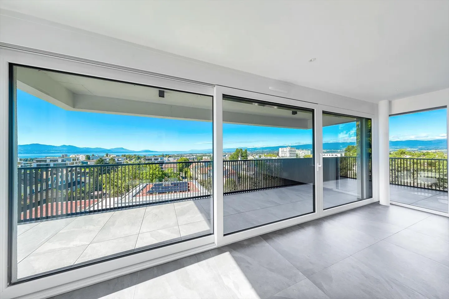 Magnificent 4-room penthouse with panoramic views in Prilly - Photo 2 of 13