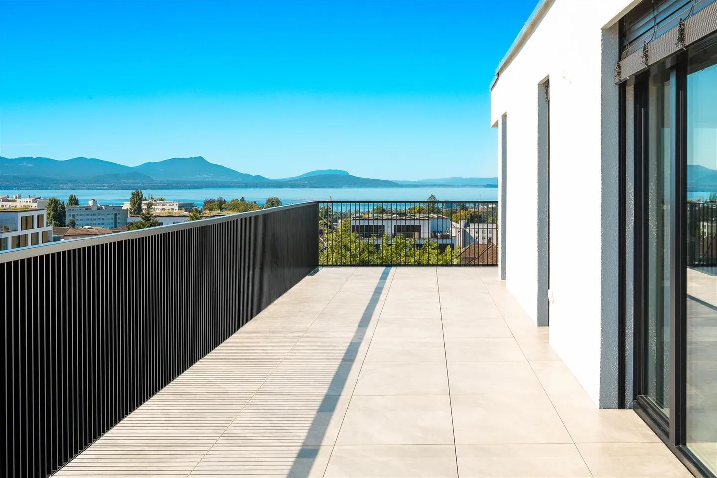 Magnificent 4-room penthouse with panoramic views in Prilly - Photo 3 of 13