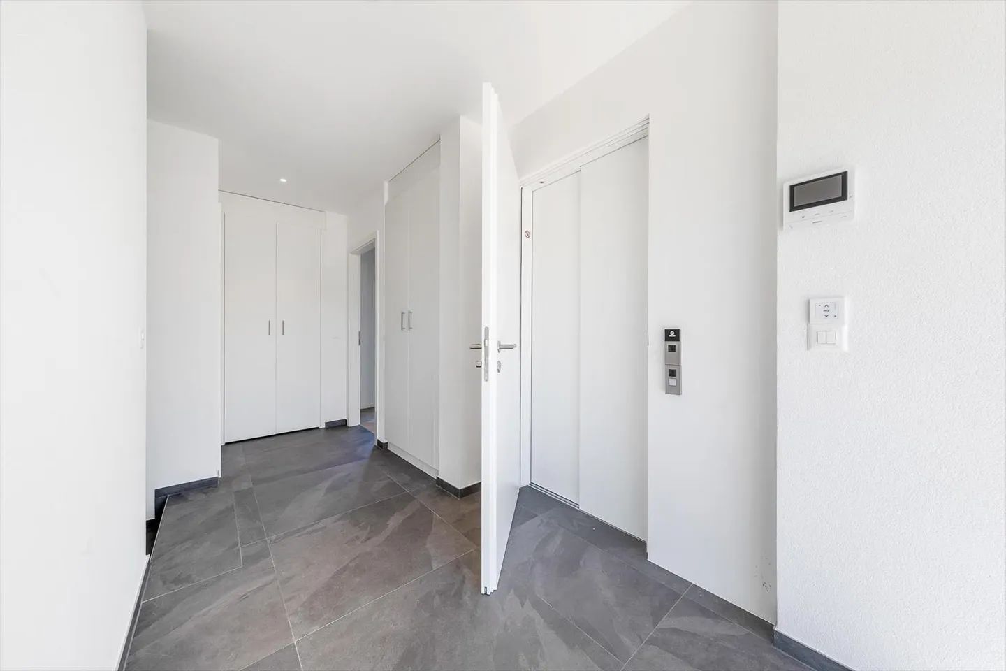 Magnificent 4-room penthouse with panoramic views in Prilly - Photo 10 of 13