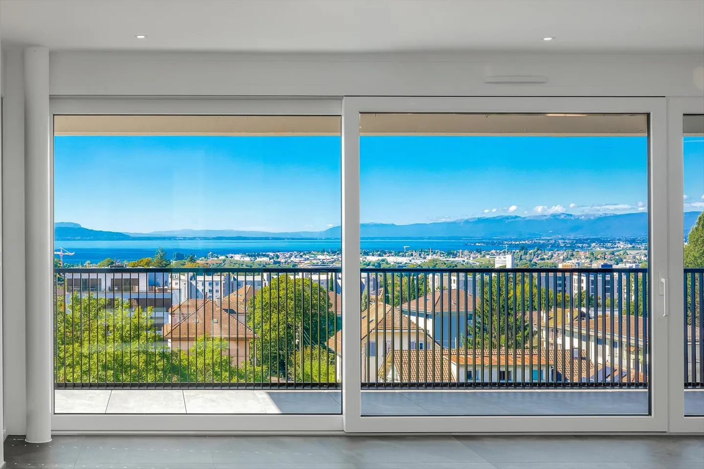 Magnificent 4-room penthouse with panoramic views in Prilly - Photo 1 of 13