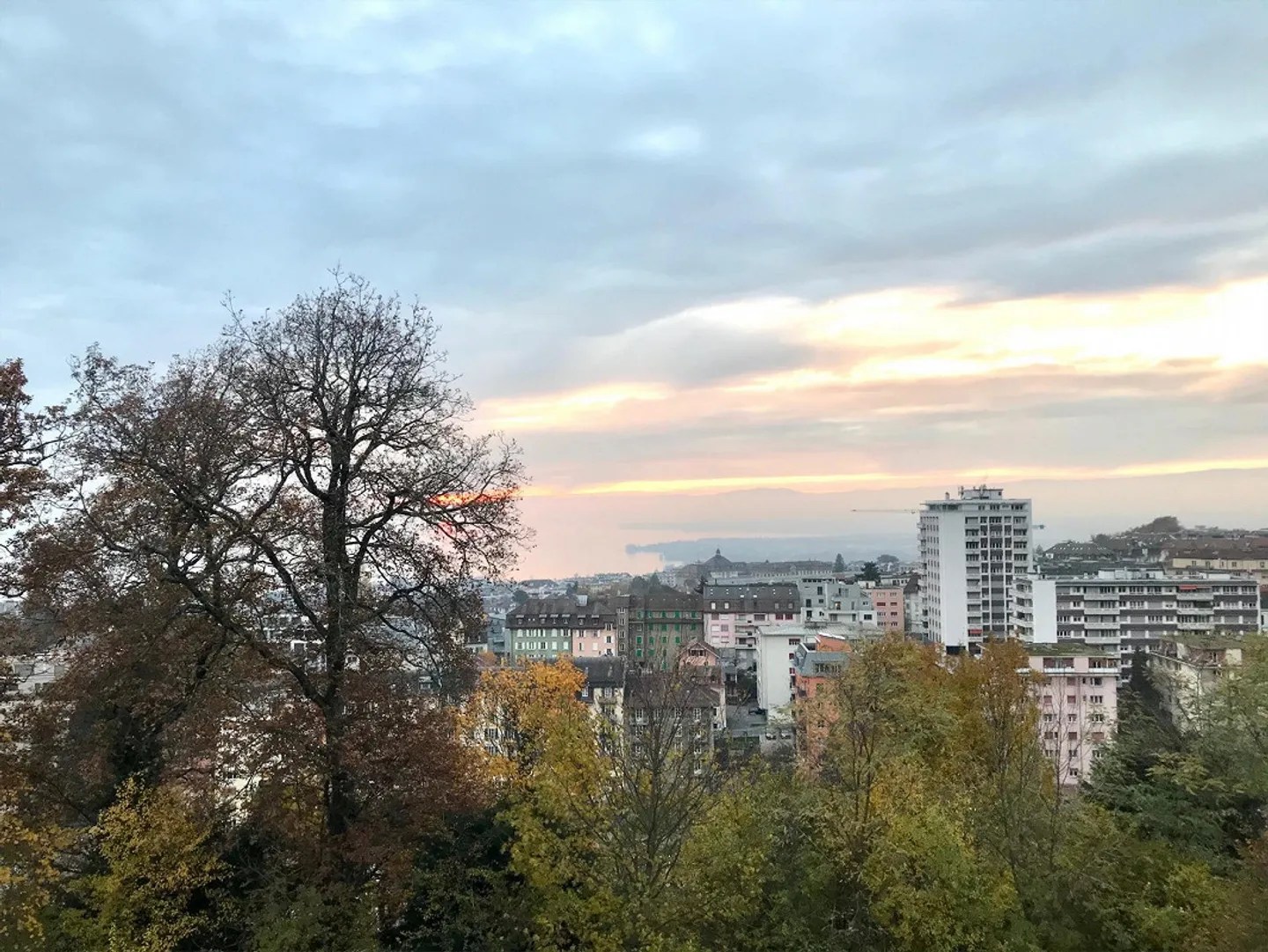 Ideally located on the heights of the city - Photo 2 of 2