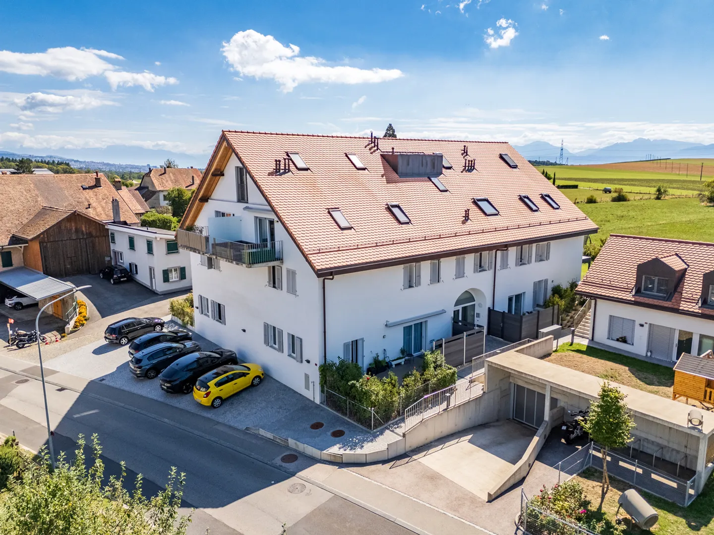Charmante 2,5-Zimmer-Wohnung in einem vollständig renovierten Bauernhaus - Foto 1 von 32