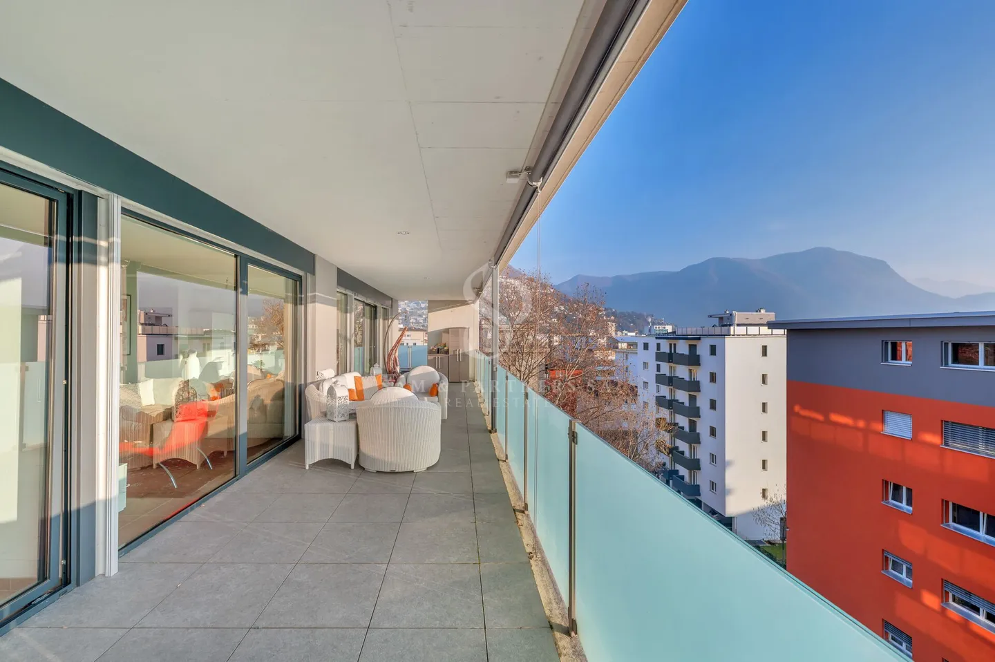 Sonnige Penthouse in der Stadt - Foto 4 von 17