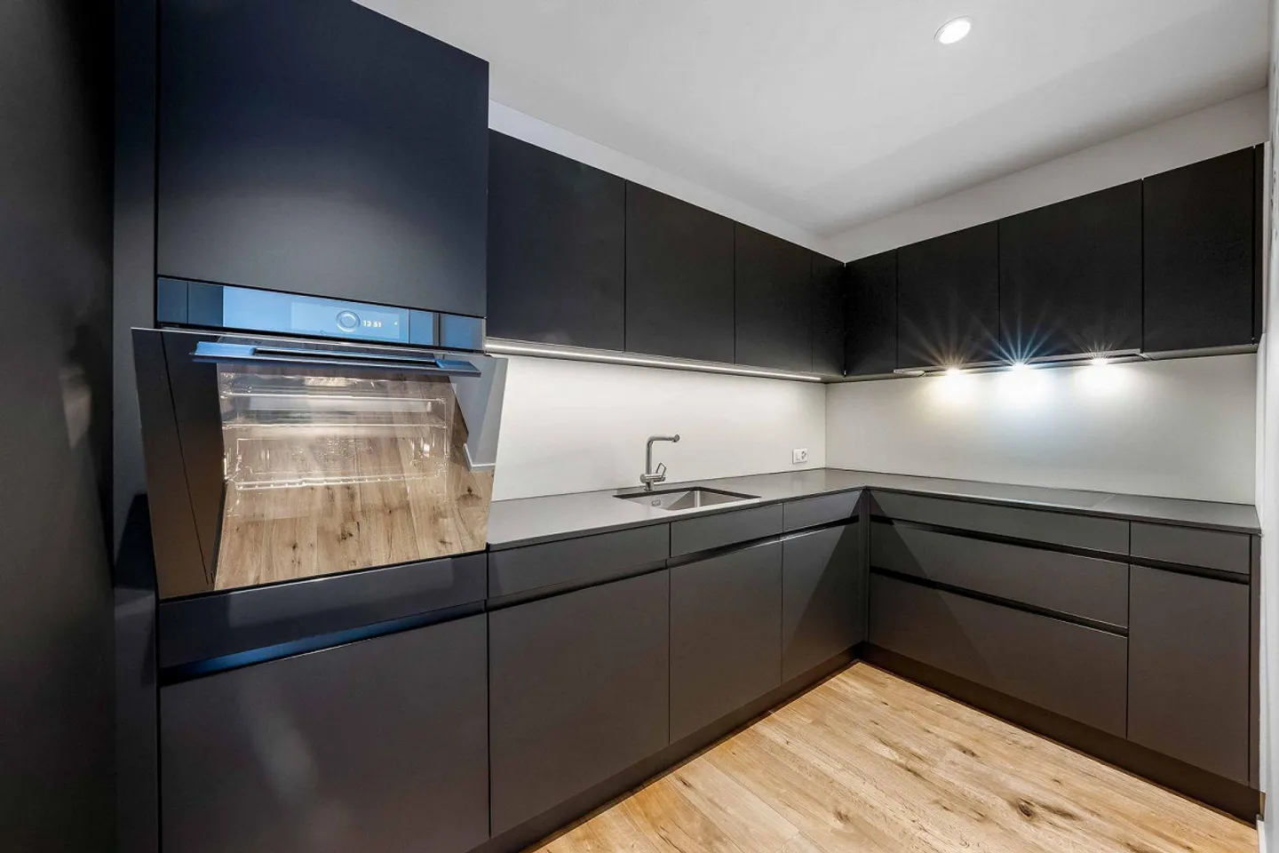 2.5 Room Apartment - Photo 3 of 13