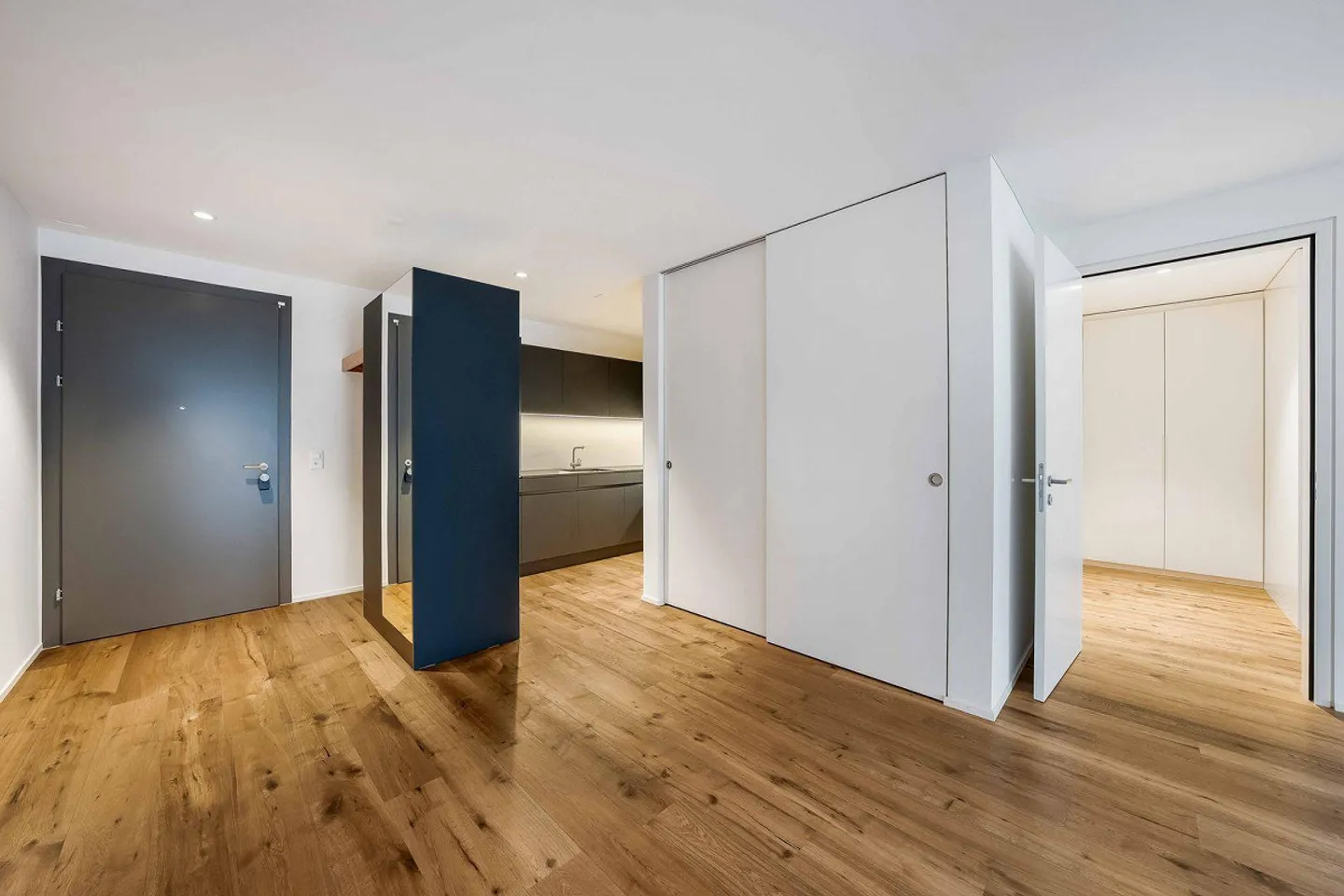 2.5 Room Apartment - Photo 4 of 13