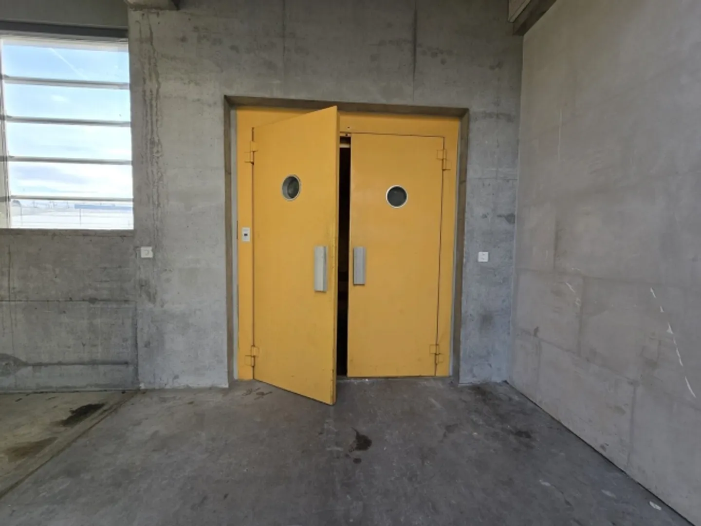 «Excellente situation - Atelier / dépôt - 97m² - Crissier» - Photo 5 sur 7