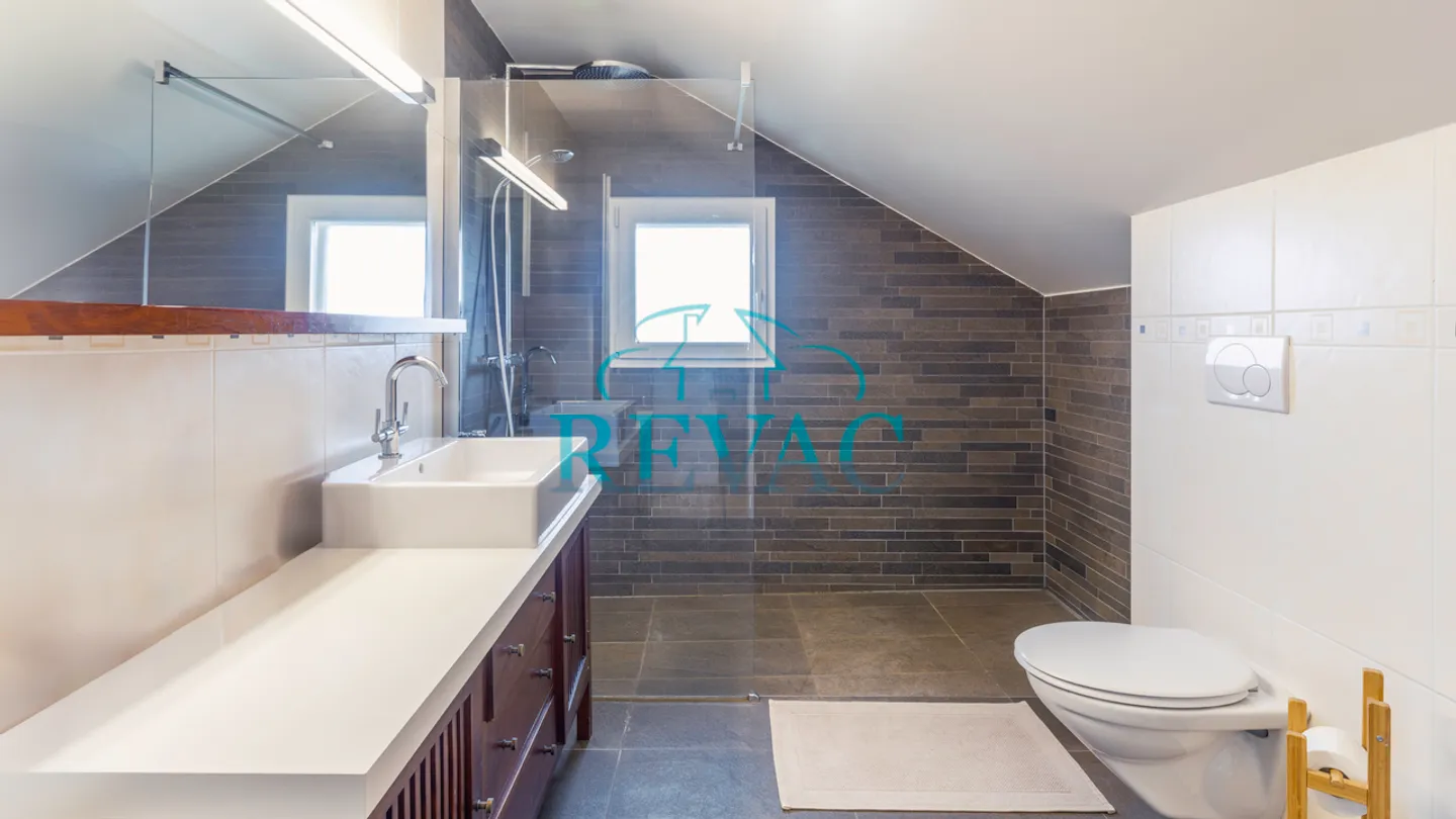6-room House - Photo 7 of 10