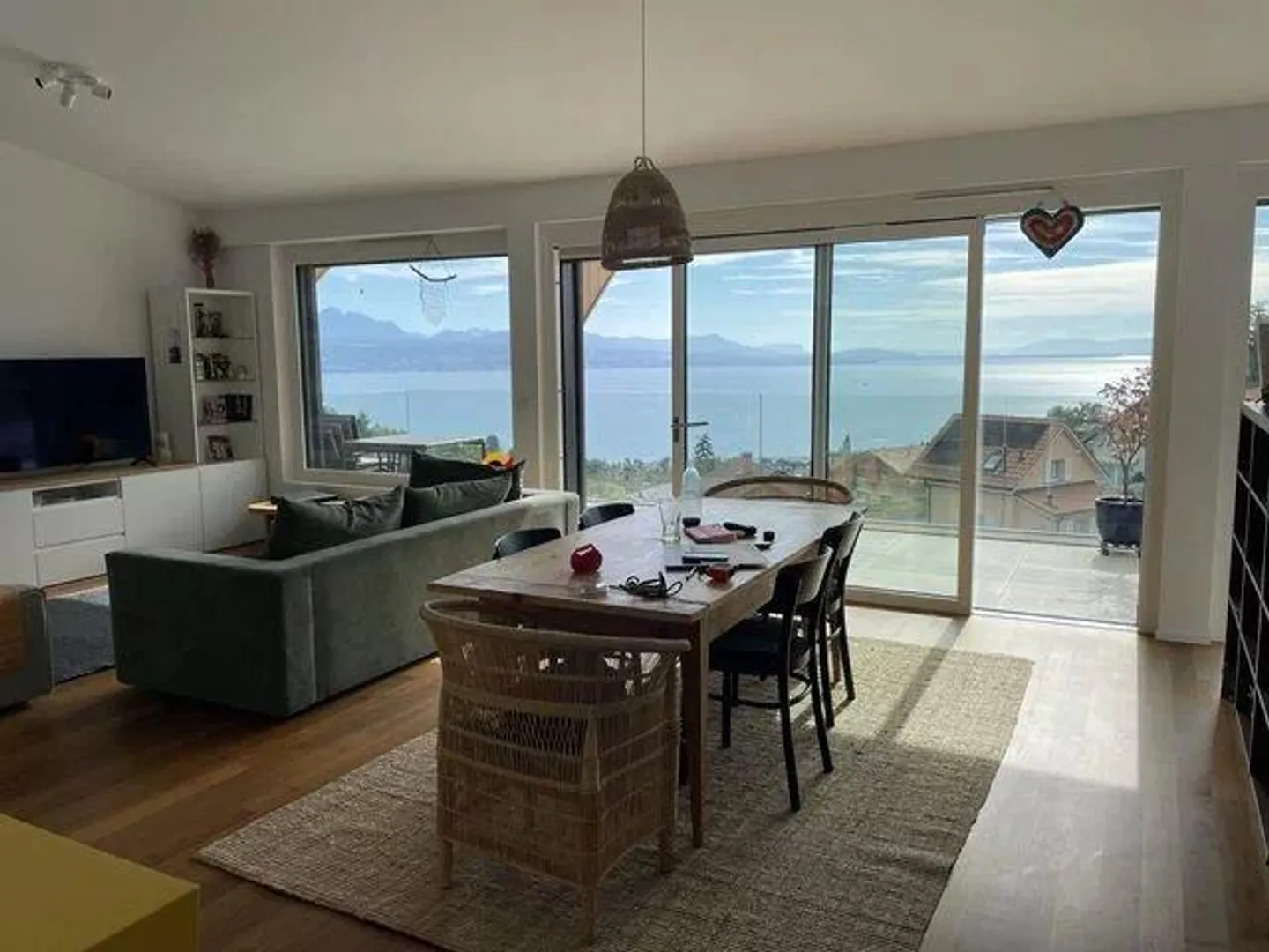 Magnifique Appartement avec Vue Lac - Photo 3 sur 6