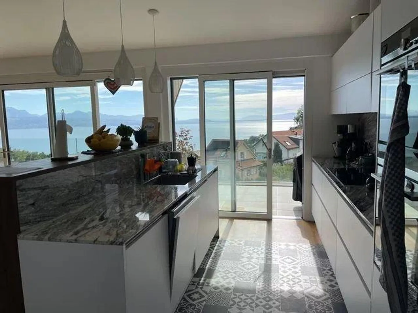 Magnifique Appartement avec Vue Lac - Photo 4 sur 6
