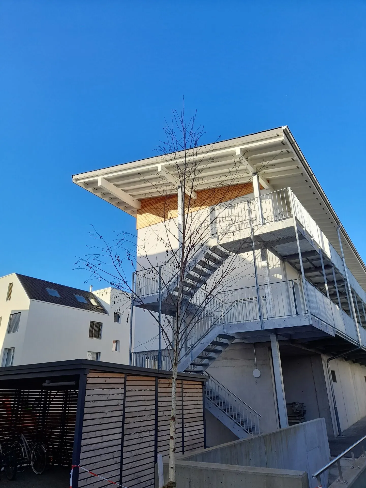 Charmant appartement meublé avec balcon dans une petite résidence - Photo 1 sur 6
