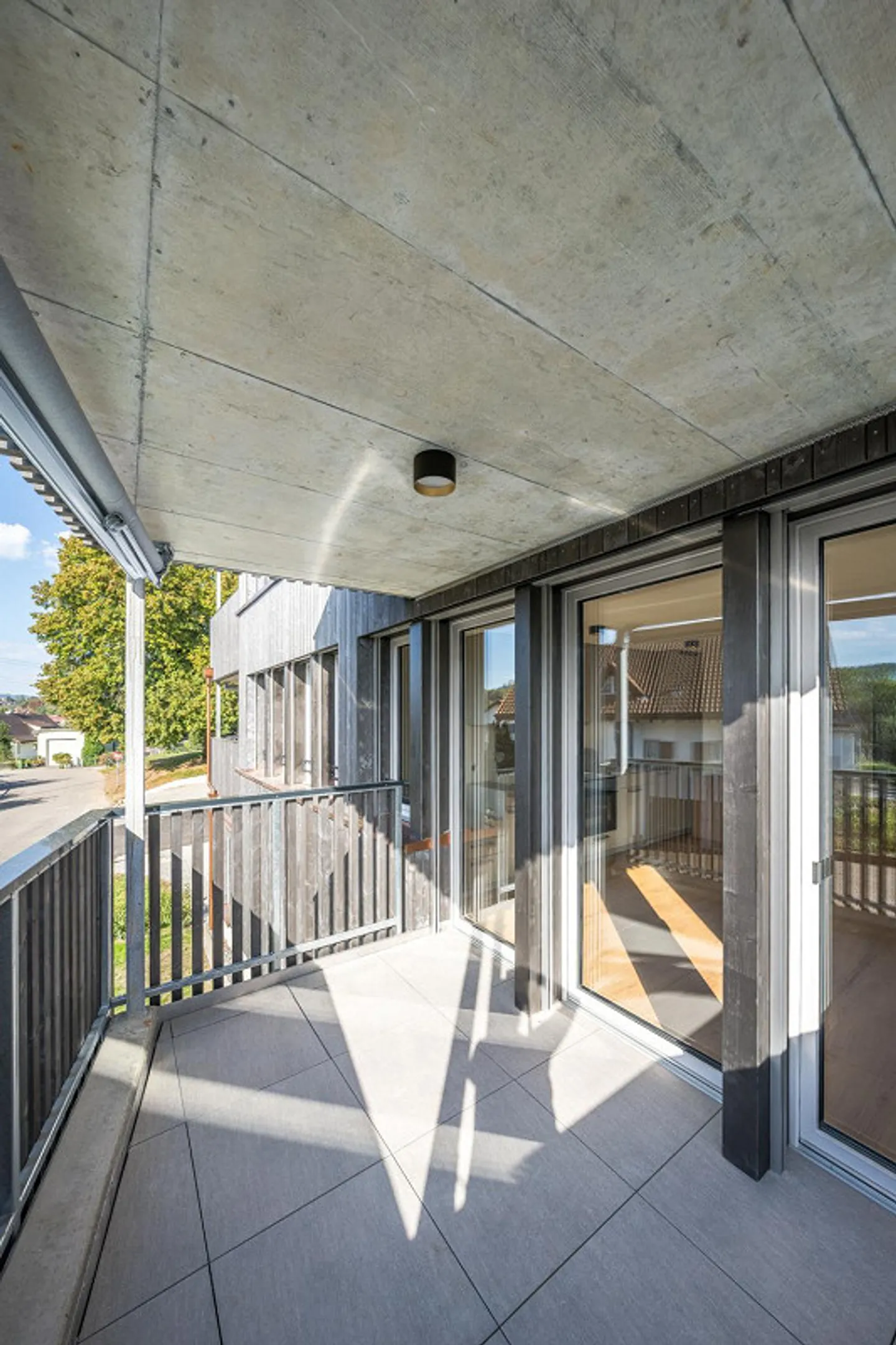 3.5-Room Apartment - Sunny, Spacious and with a View - Photo 11 of 13
