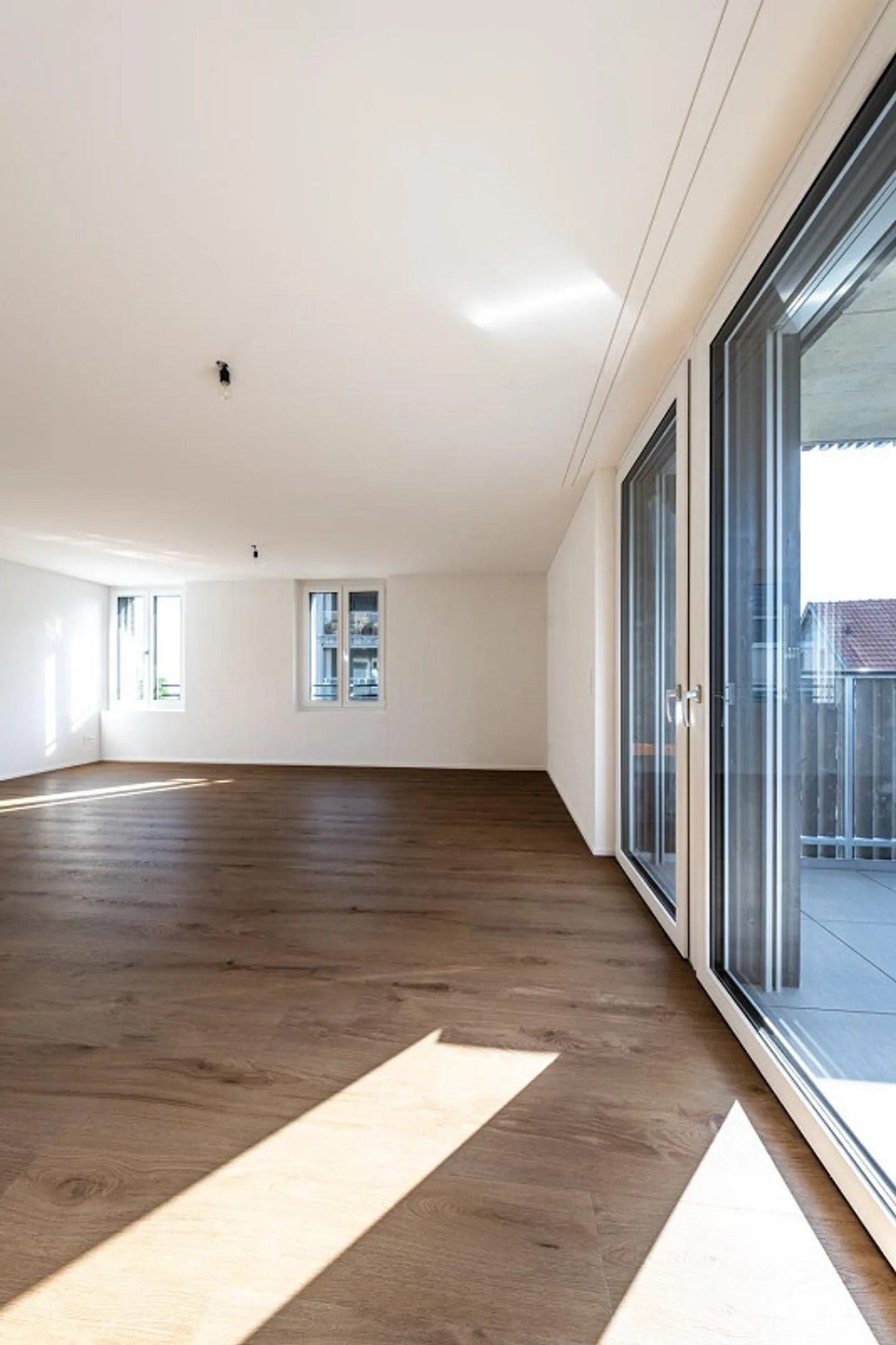 3.5-Room Apartment - Sunny, Spacious and with a View - Photo 12 of 13