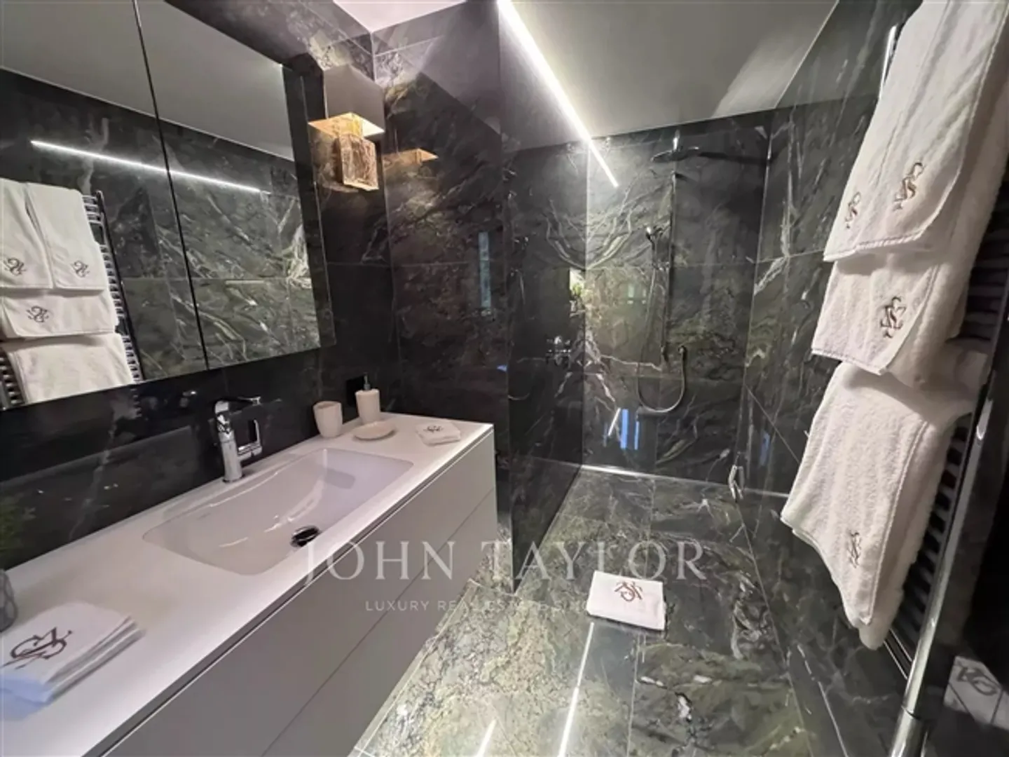 «Neu gebautes modernes Chalet in Gstaad» - Foto 19 von 20