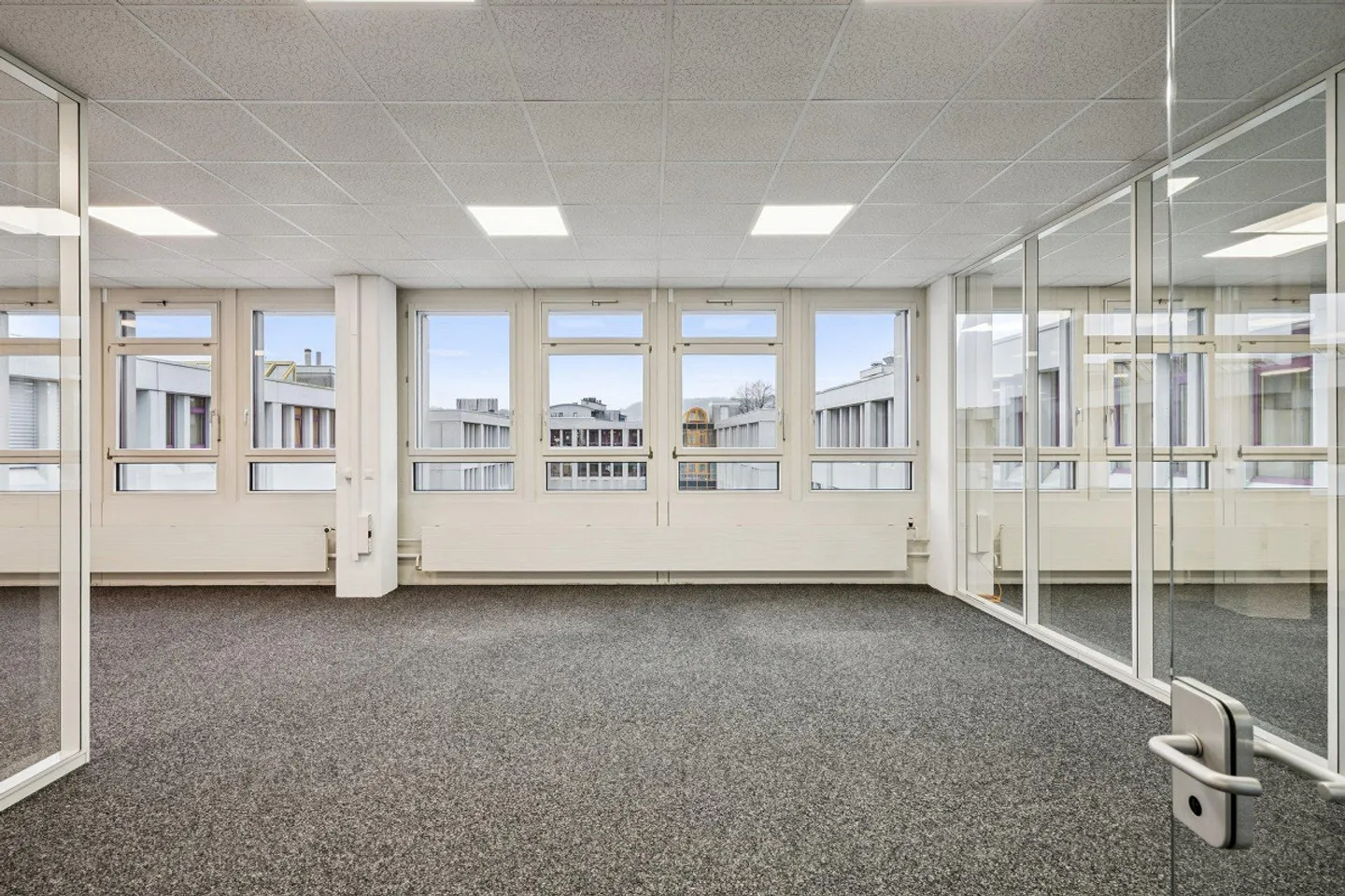 Bureaux prêts à emménager et aménagés pour CHF 90.00/m²/an - Photo 7 sur 13